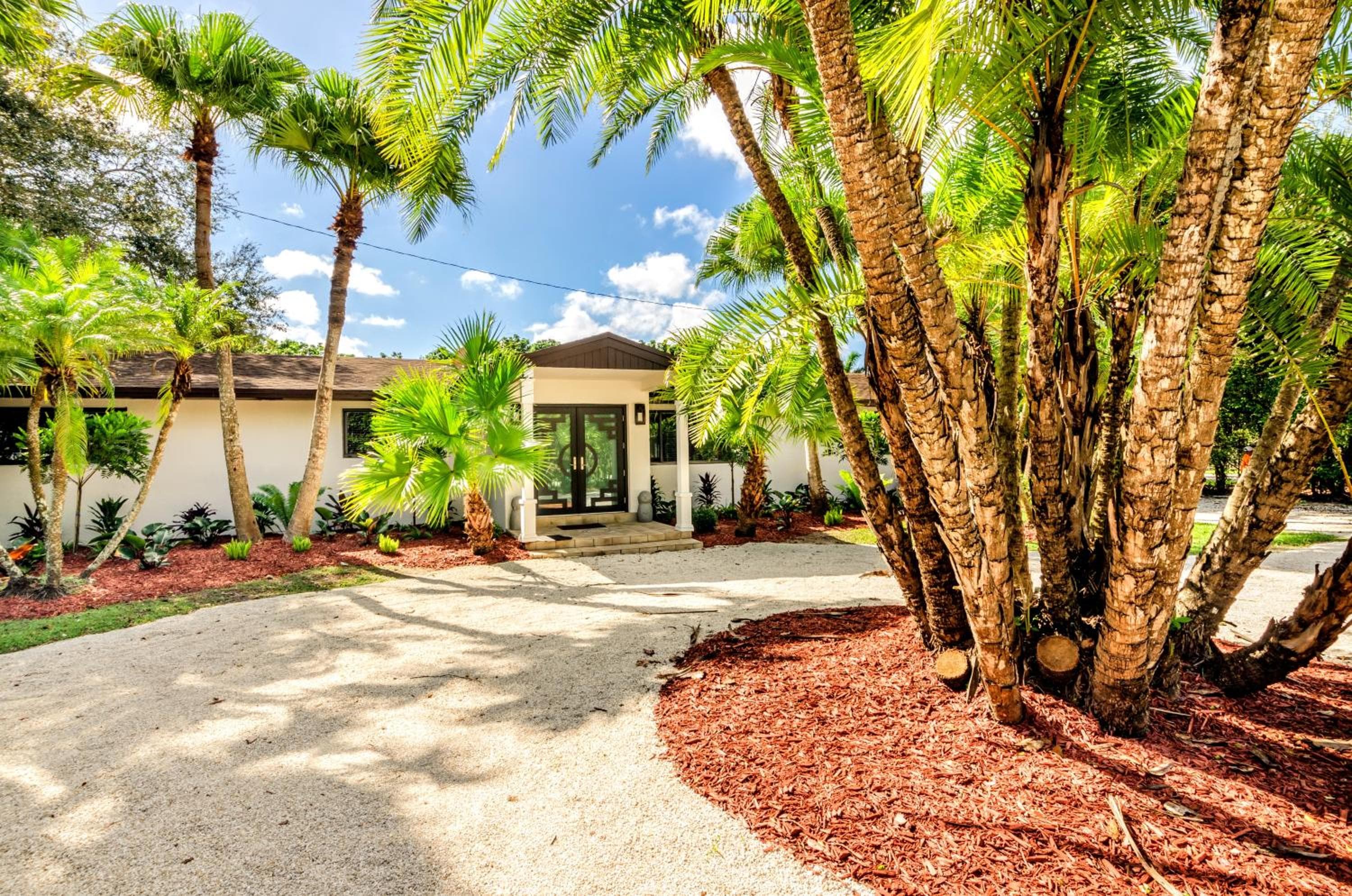 Wonderkoi - Oasis with Pool and Koi Ponds in Miami