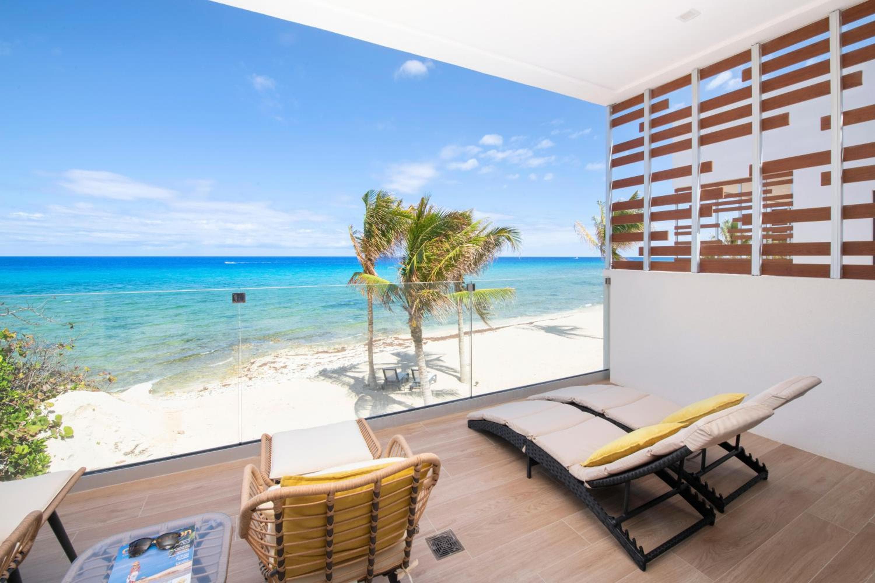 Silver Reef #2 - 2 BR LUXE Oceanfront & Pool