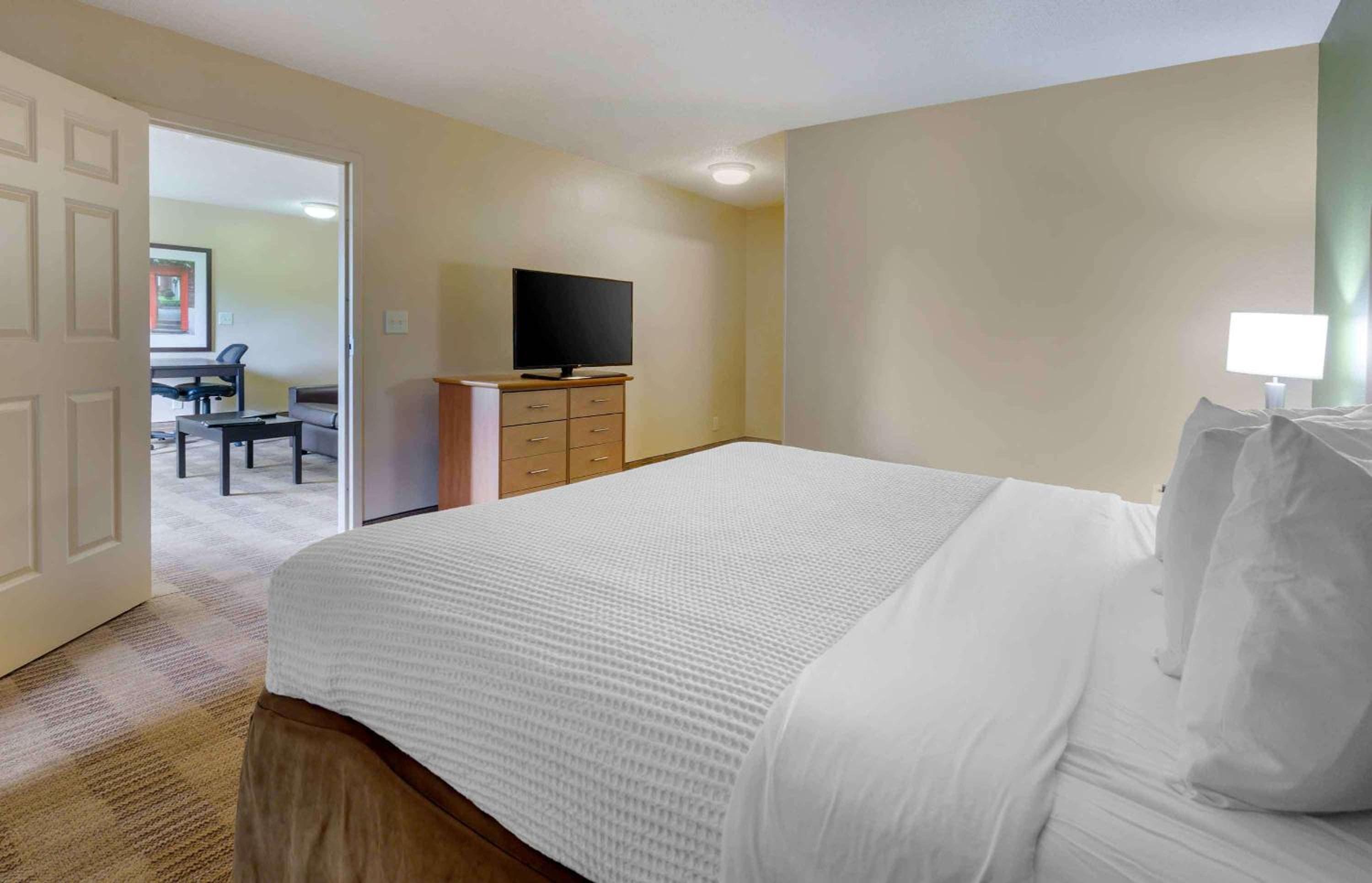 Extended Stay America Select Suites Tampa Airport Memorial Hwy