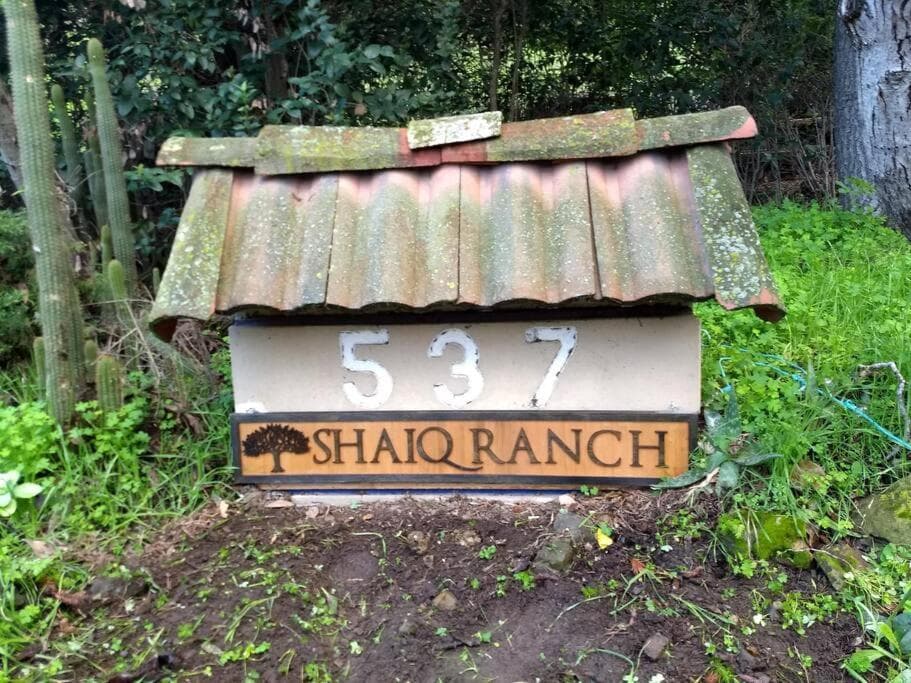 Farm house retreat on the hills near BART