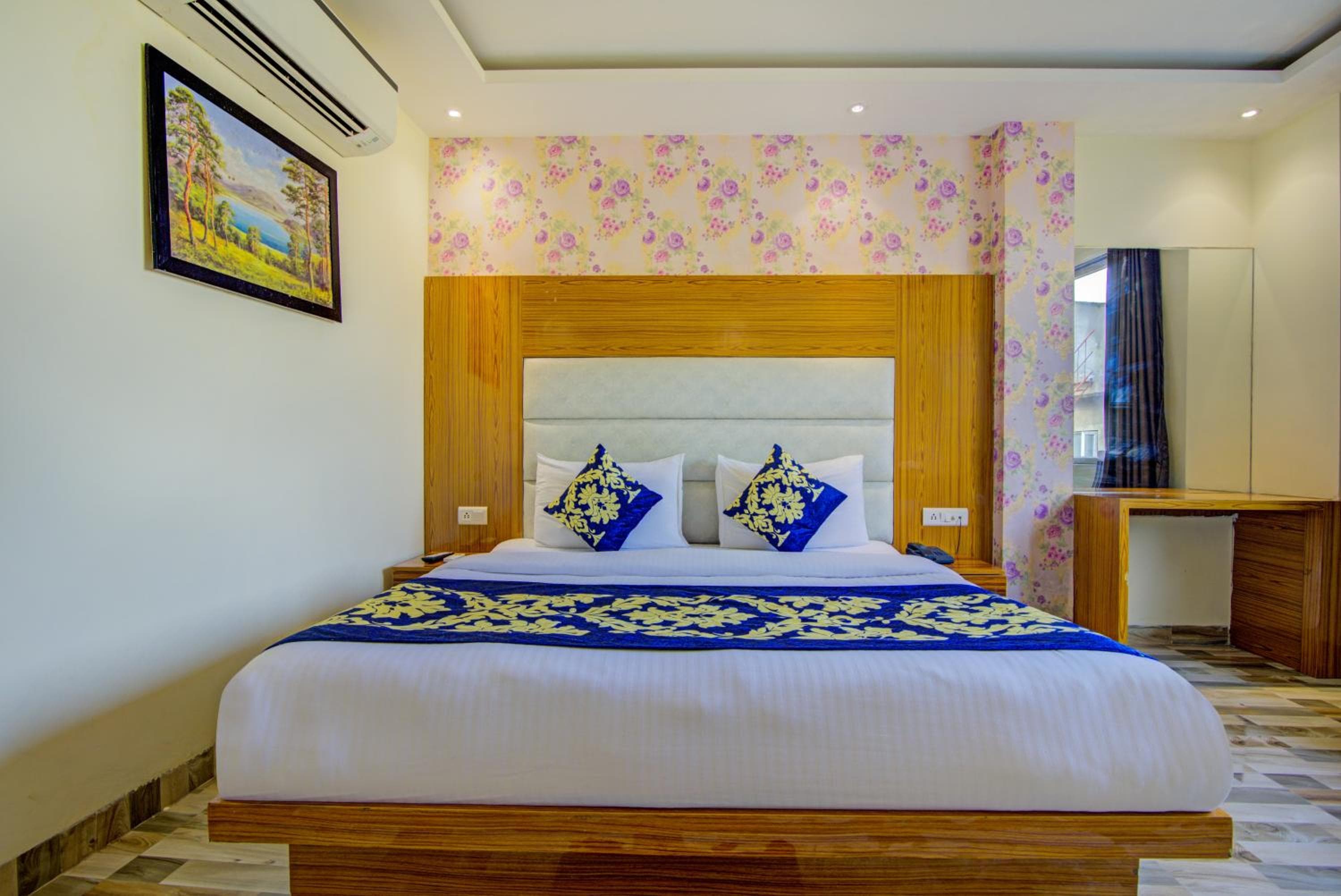 Hotel Smart Plaza-Near Delhi Airport
