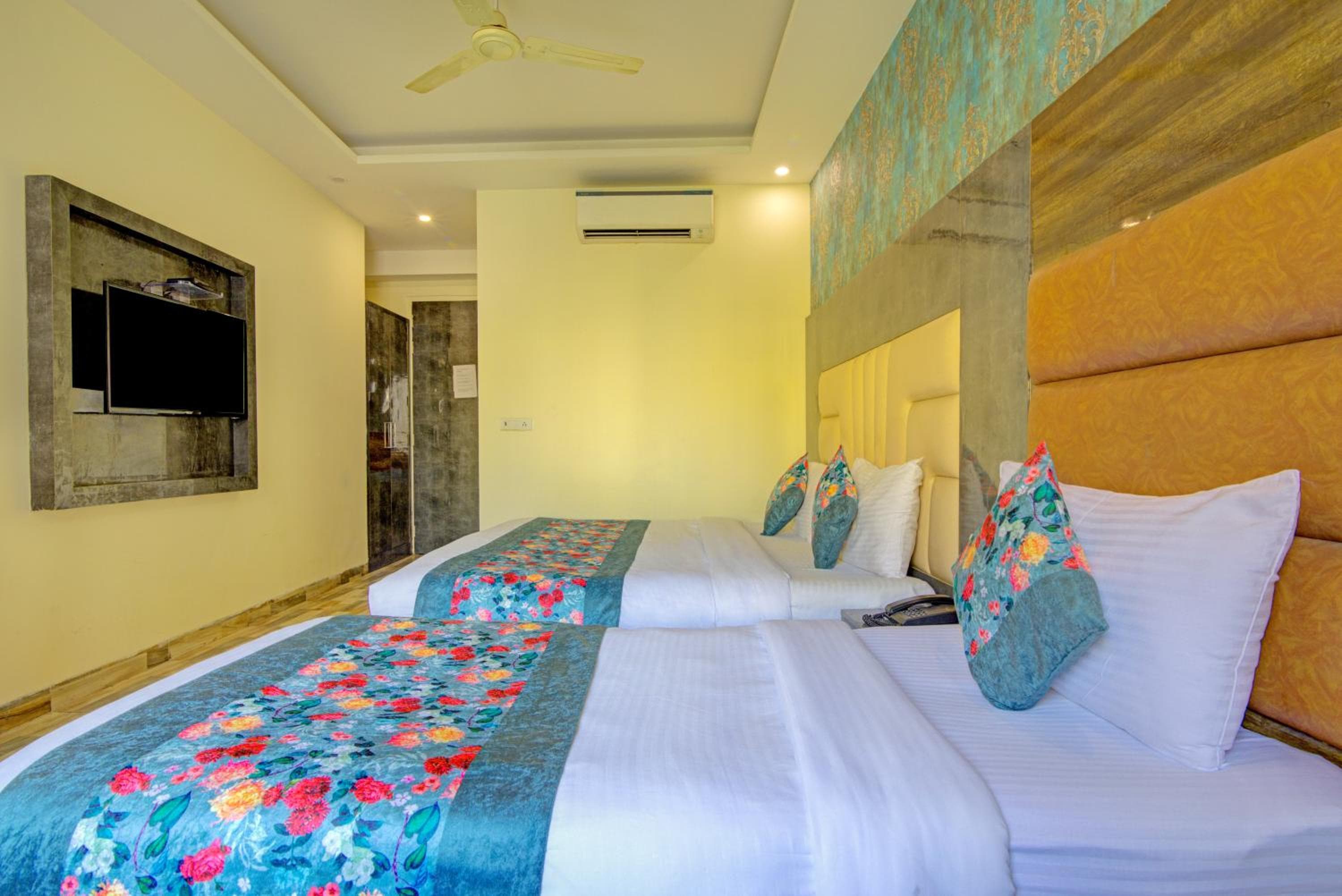 Hotel Smart Plaza-Near Delhi Airport