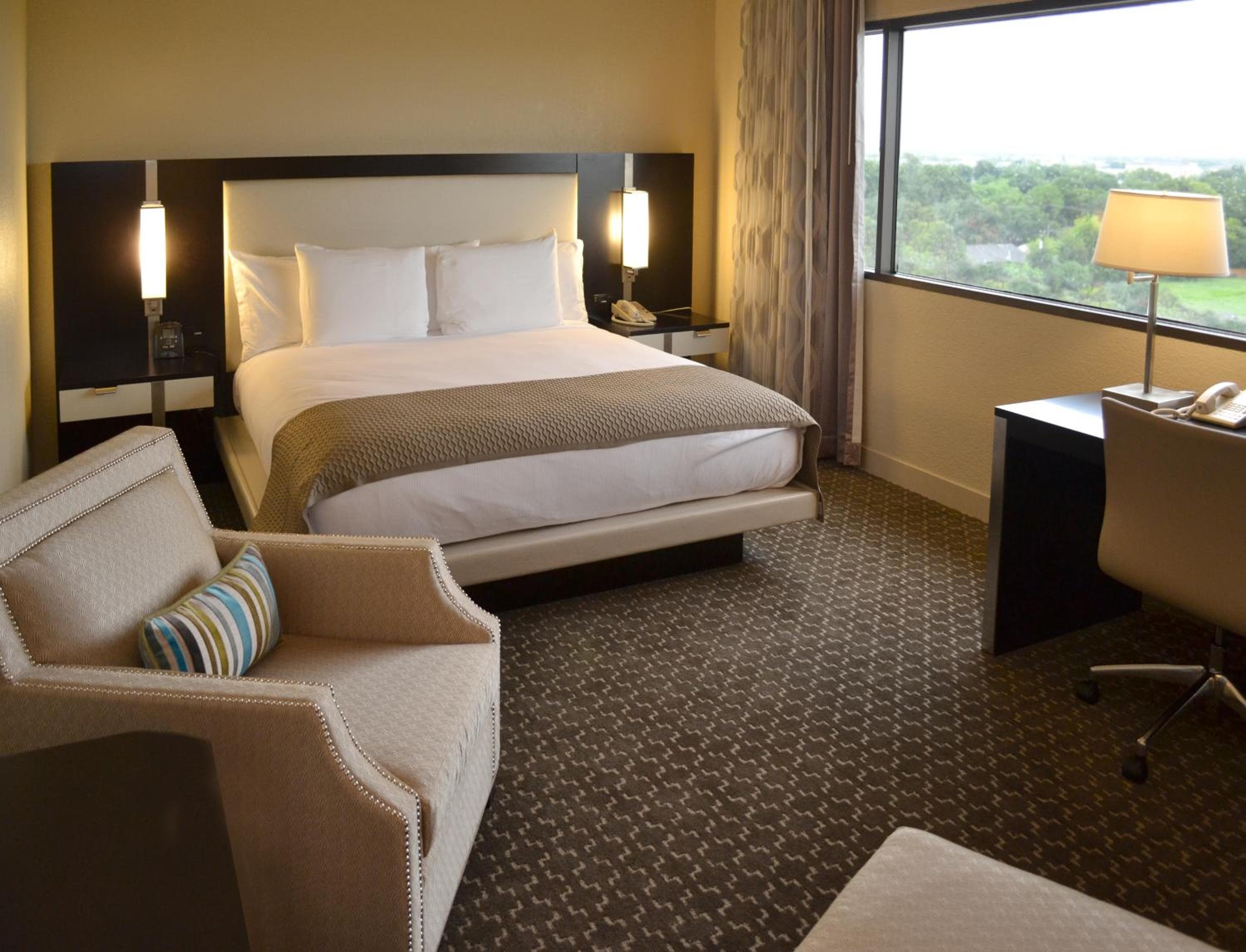 DoubleTree by Hilton Hotel Houston Hobby Airport