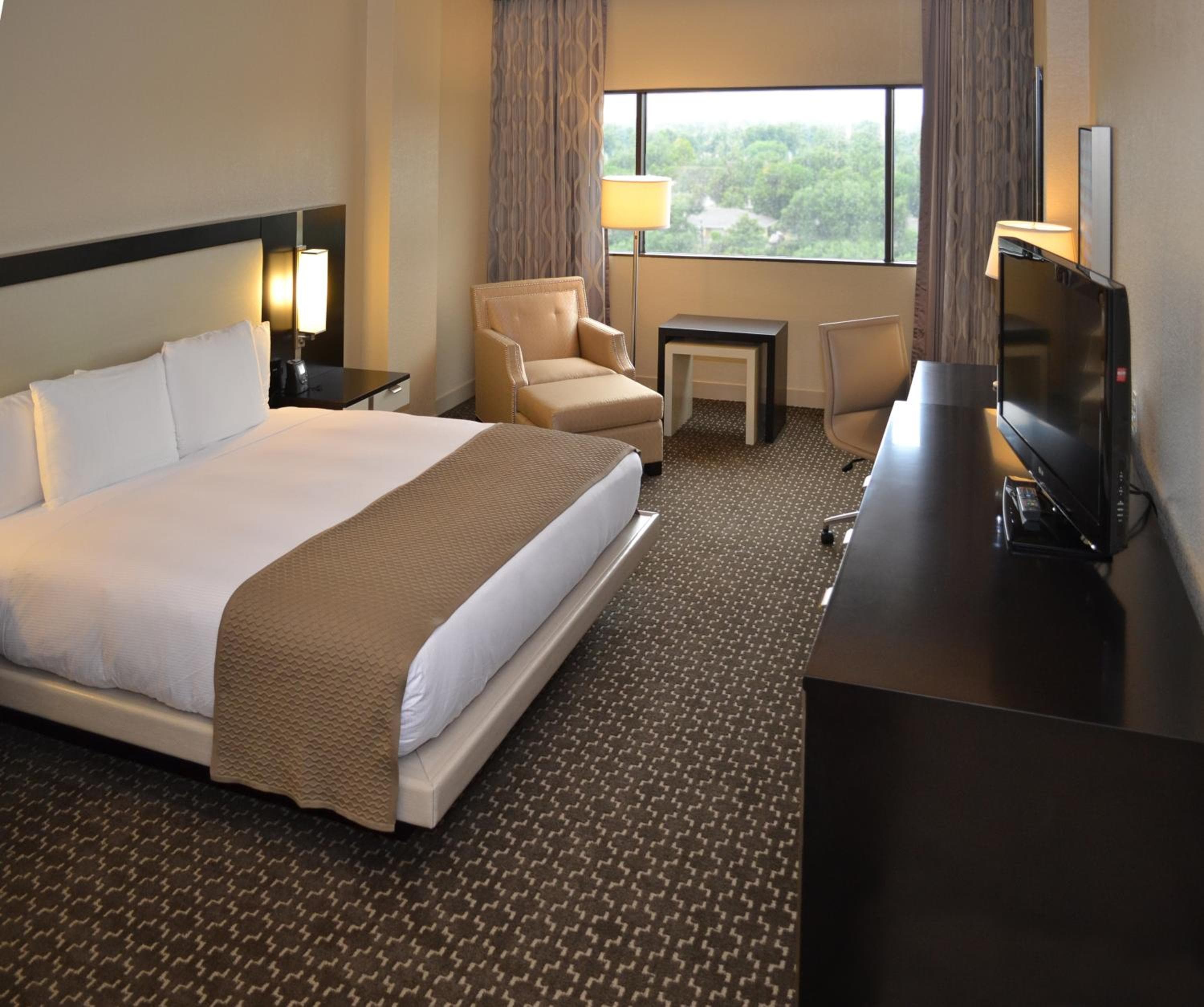 DoubleTree by Hilton Hotel Houston Hobby Airport