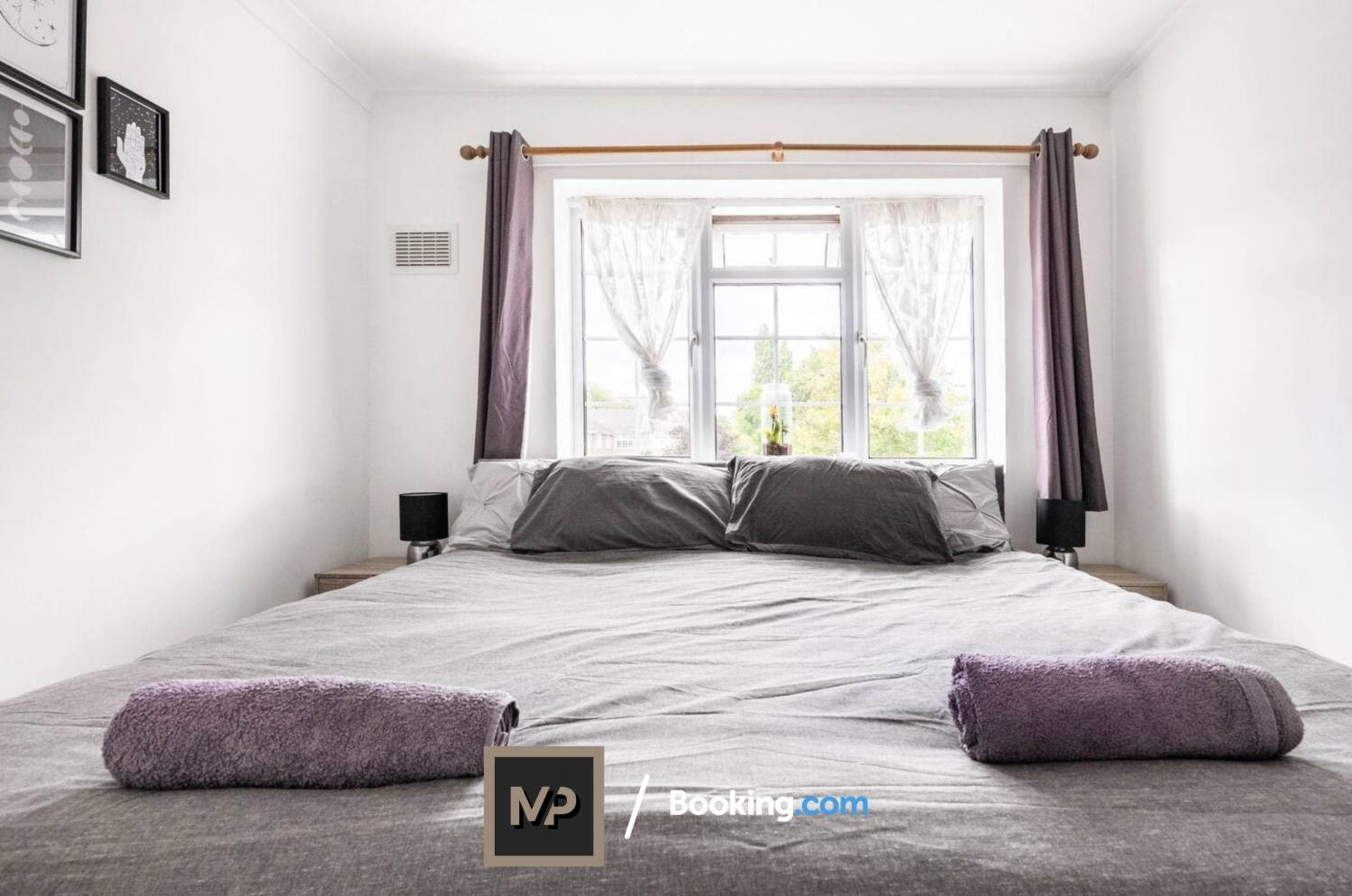 Parking - LastMinDeals - Business Leisure - 1Bed