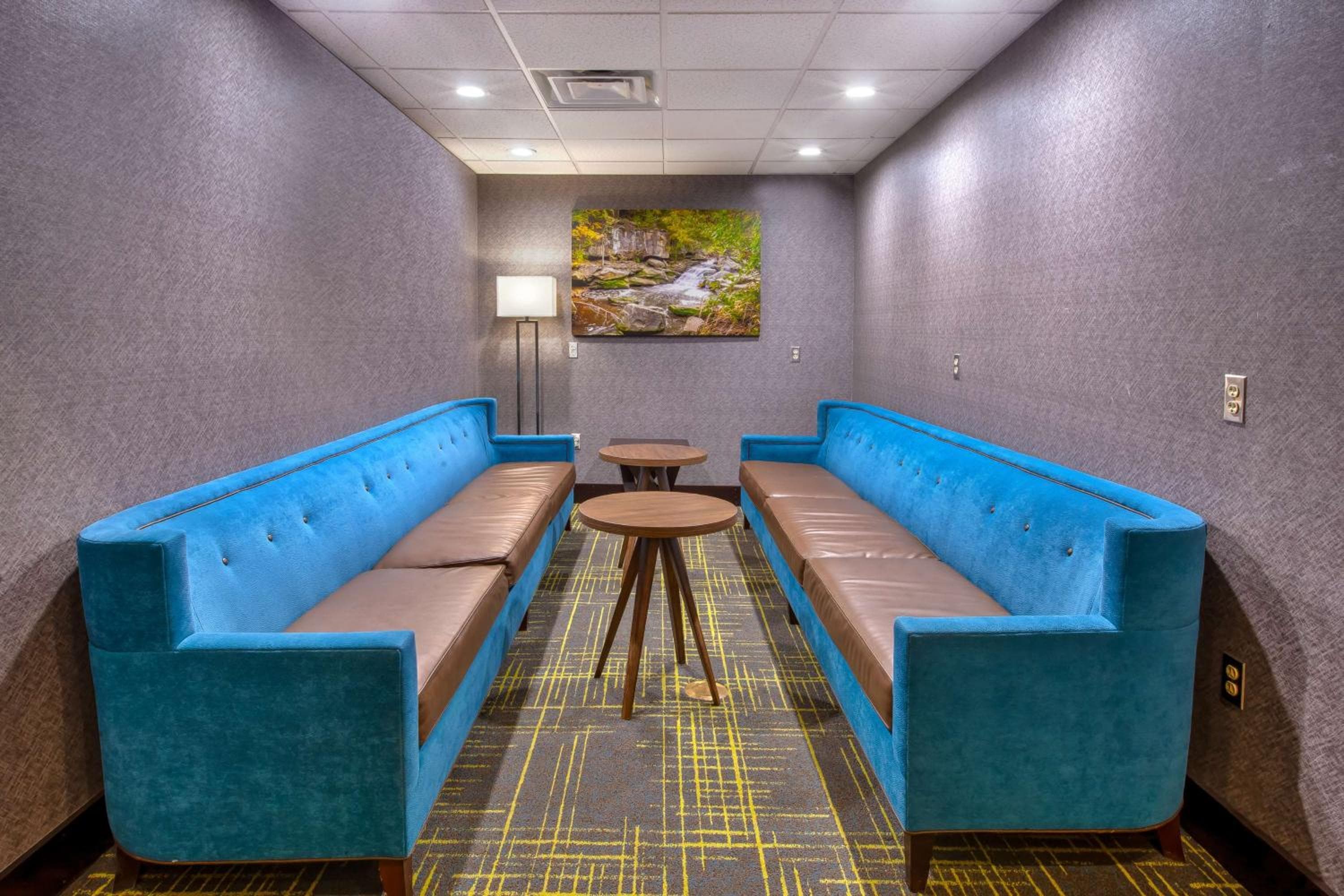 Hampton Inn & Suites Cleveland-Airport/Middleburg Heights
