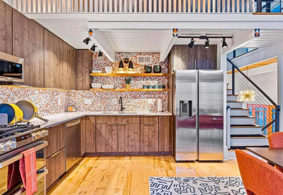 Mountain Bliss: 4BR ,Hot Tub, Views, Games!
