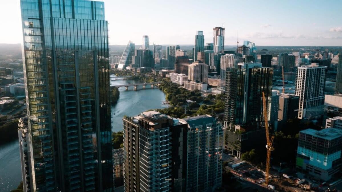 Luxury 2BR Rooftop Pool Austin by Barclé