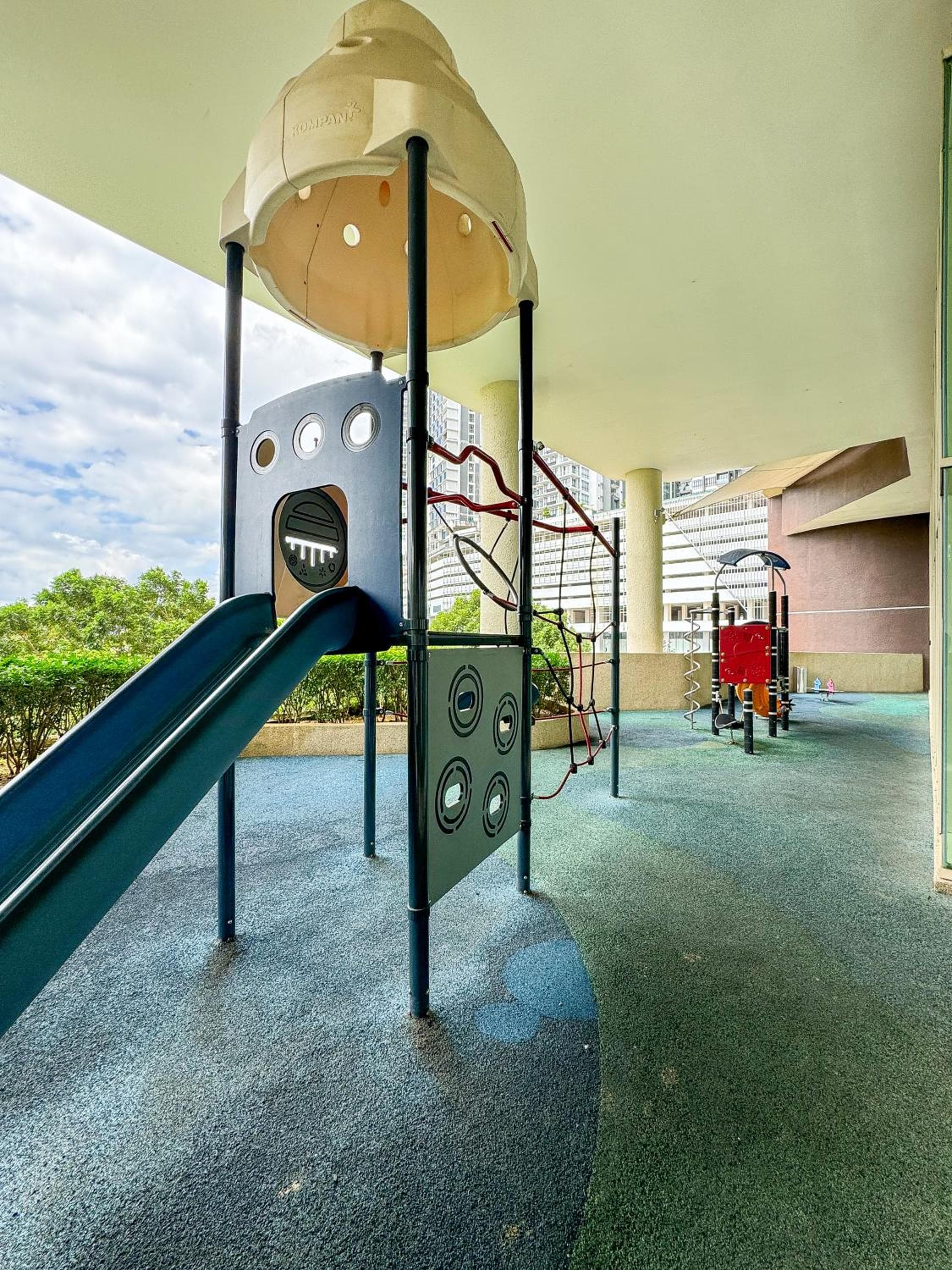 Legoland 5 Mins Walk, The Safaree LoftSlide, Bathtub at Afiniti, JB Johor Bahru, Malaysia