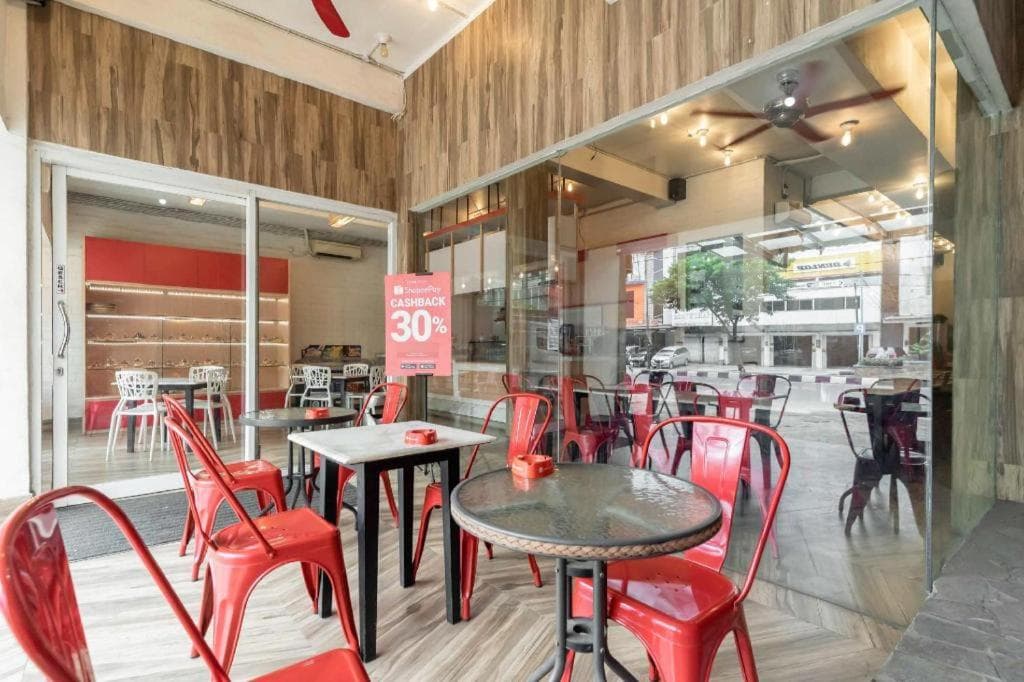 RedDoorz Plus @ Jalan Veteran Palembang
