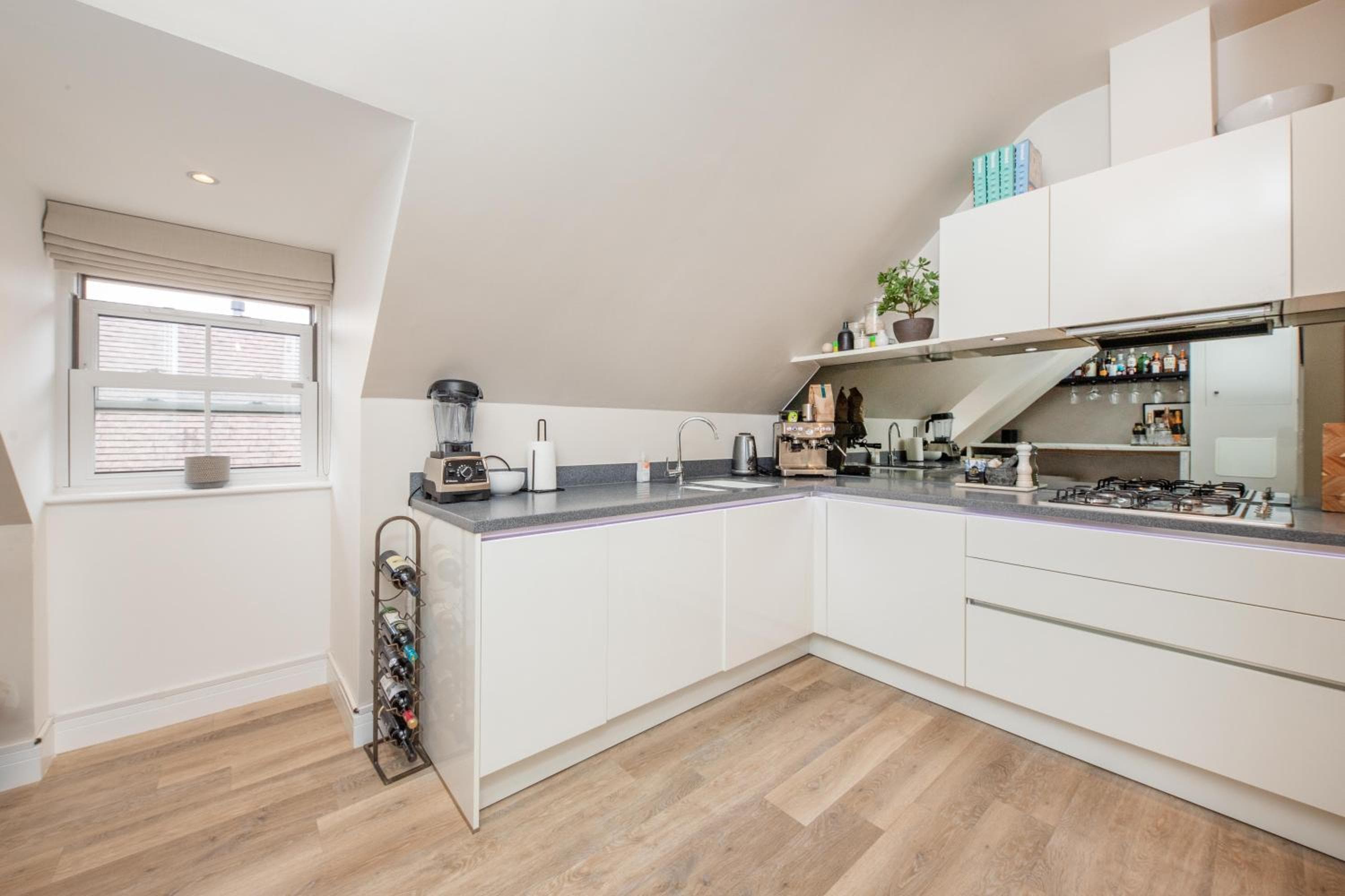 Luxury 2 Bed Apartment - 28 mins train to London