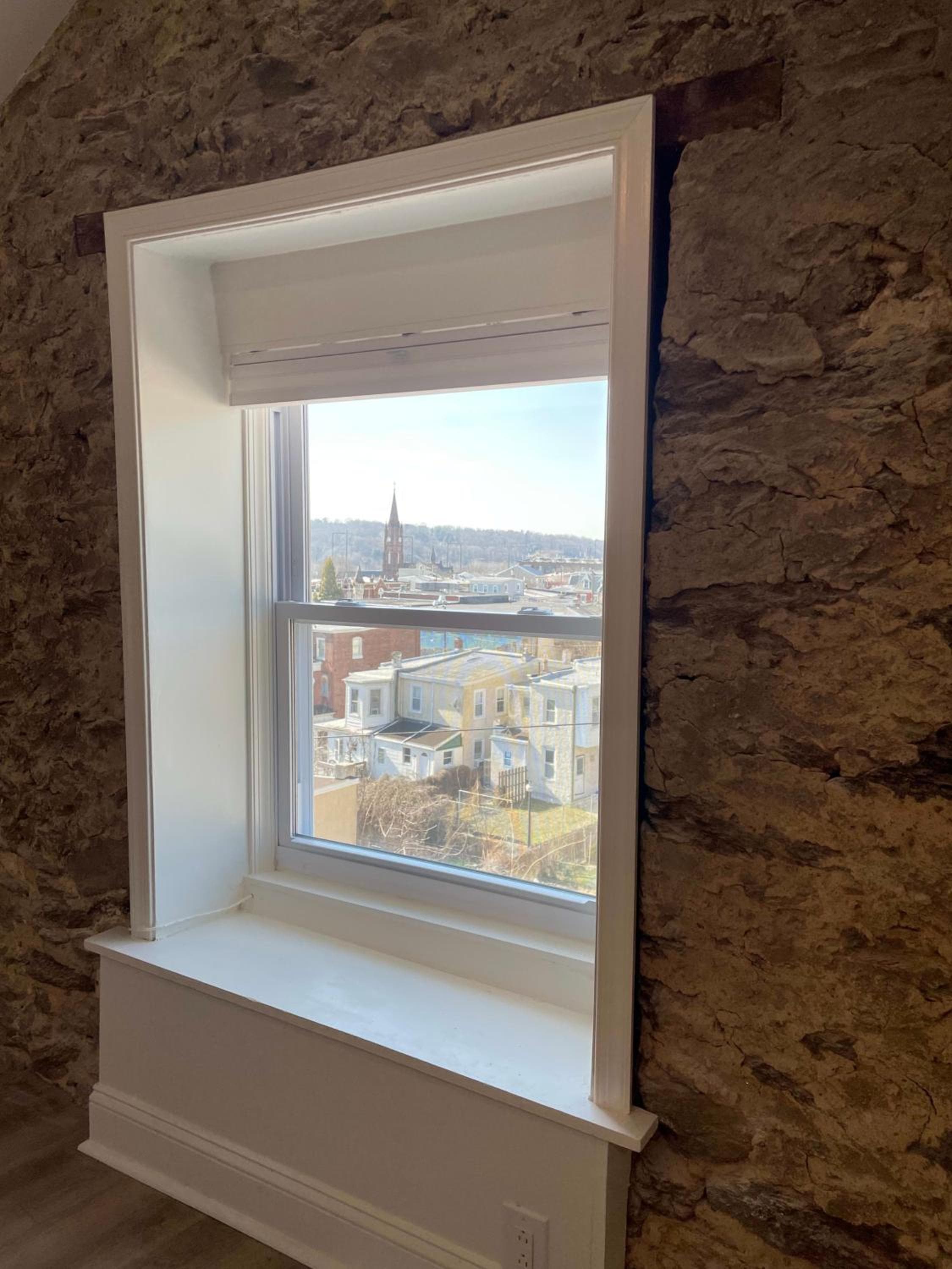Silverwood Serenity - Balcony and City Views with Parking