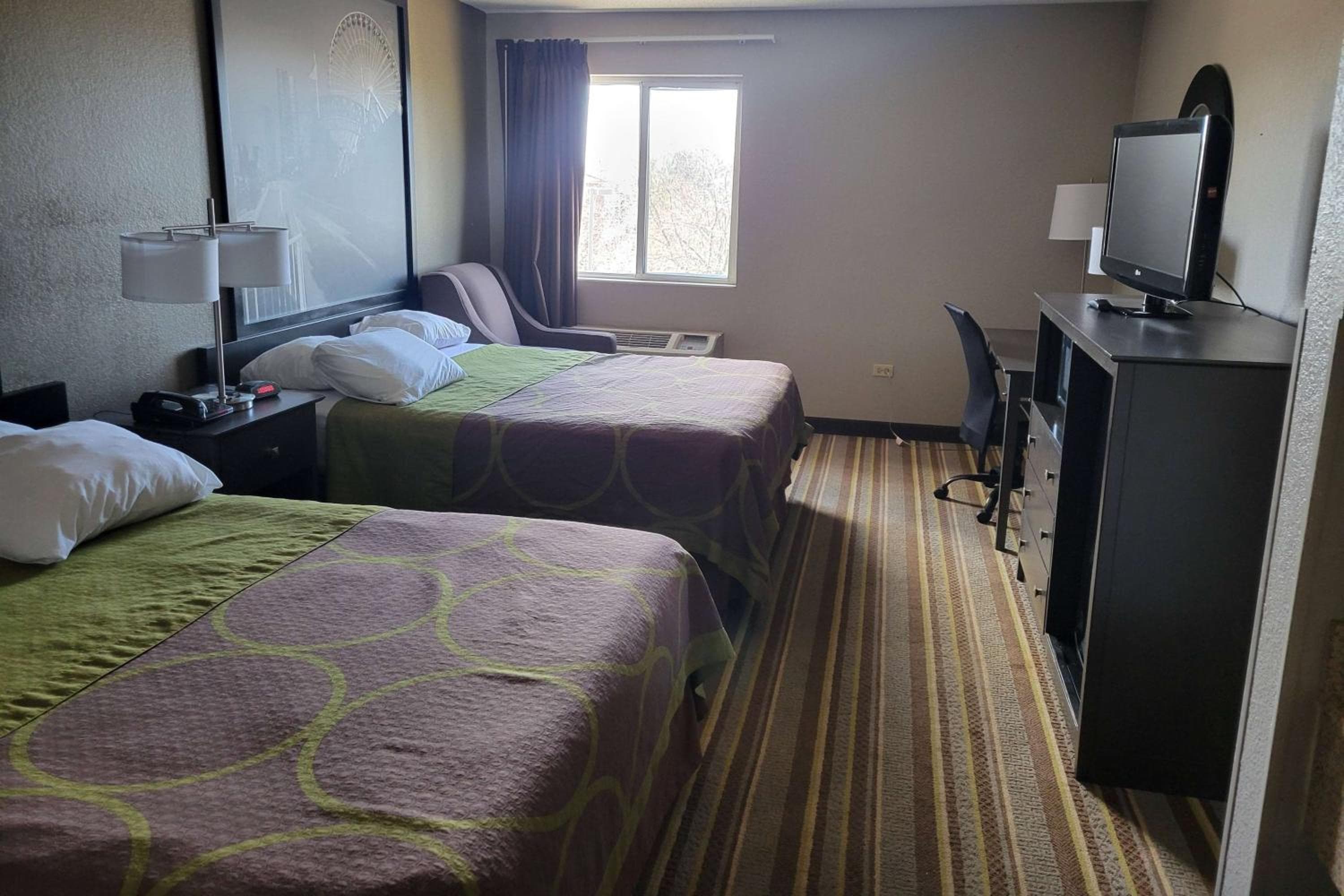 Super 8 by Wyndham Aurora/Naperville Area