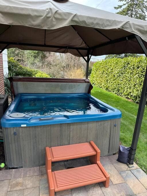 Friendly one bedroom with full kitchen and bath