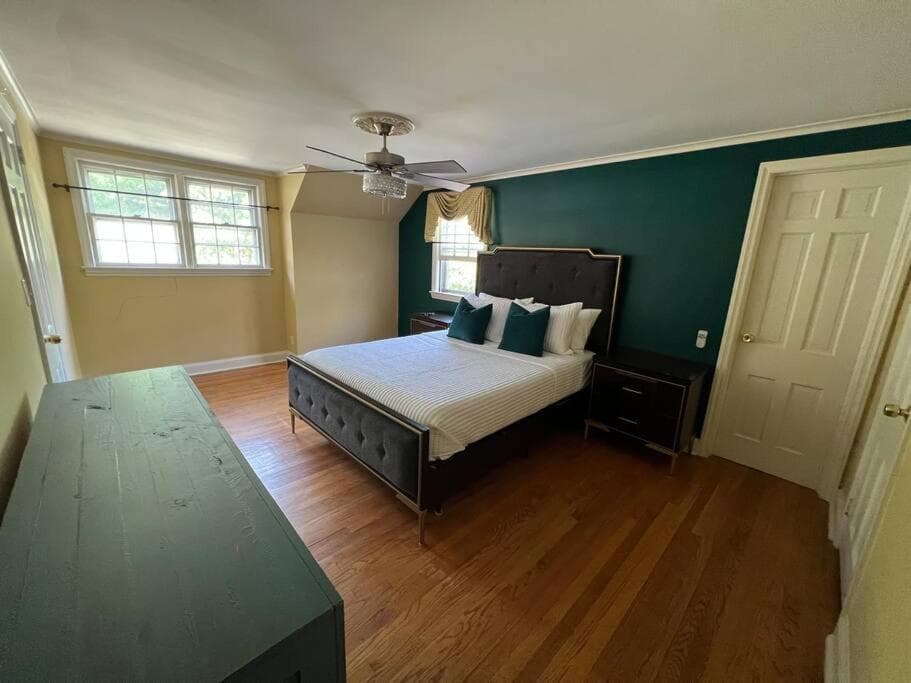 Serene Stay - Stylish House Close to NYC