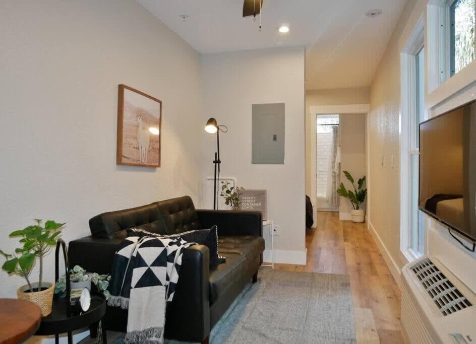 Hip Container APT - 5 Min Walk to TIAA Bank