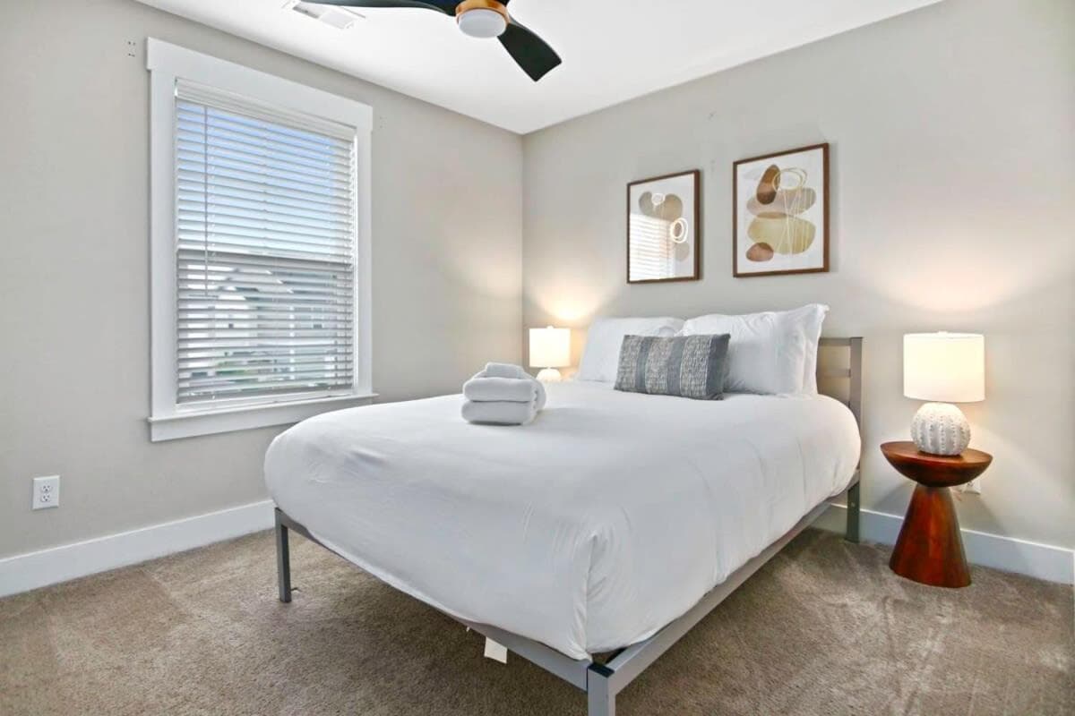 Penny Lane, Park Circle, 15m dwtn CHS