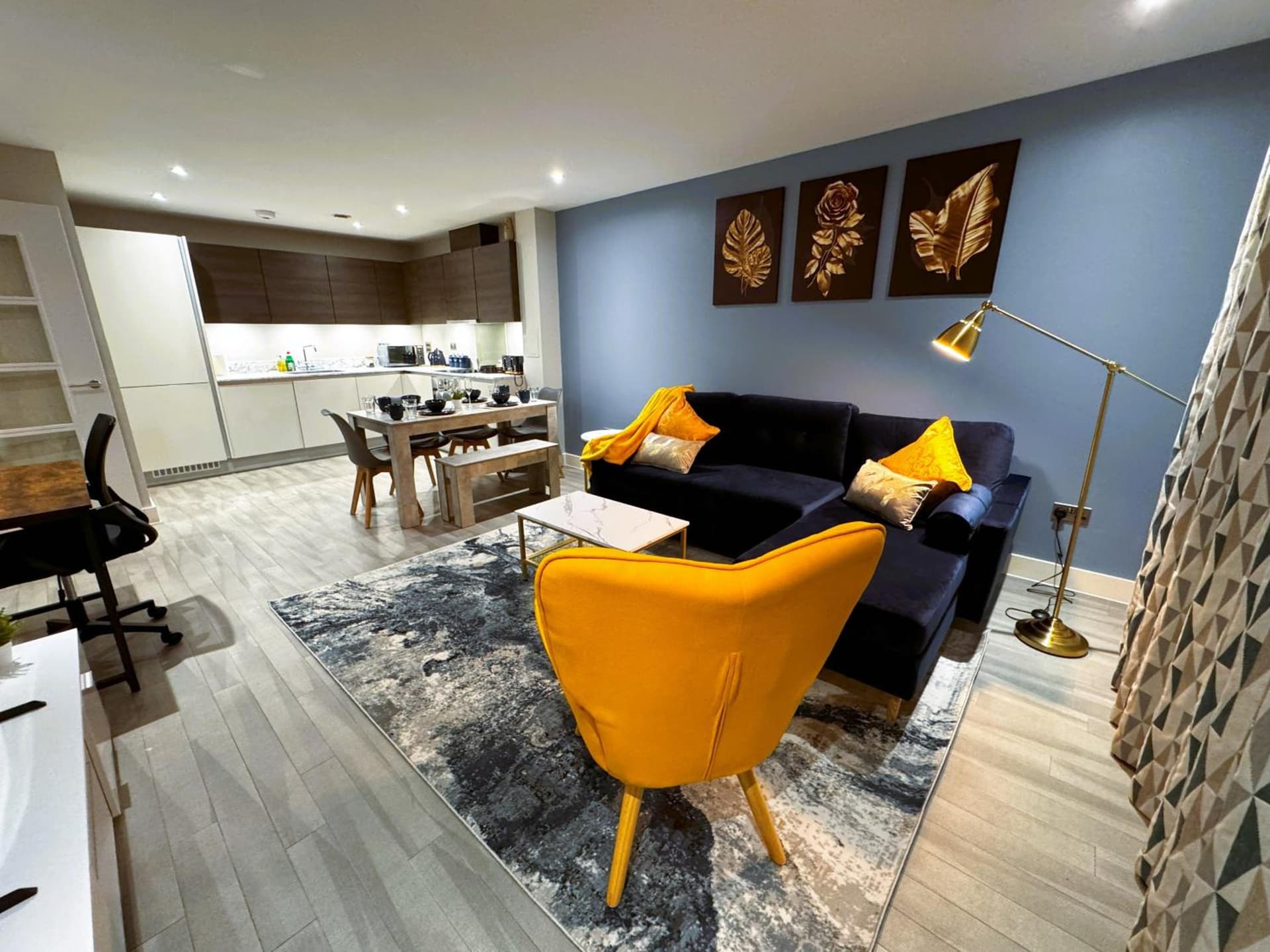 Bright & Spacious-Secured flat near slough station