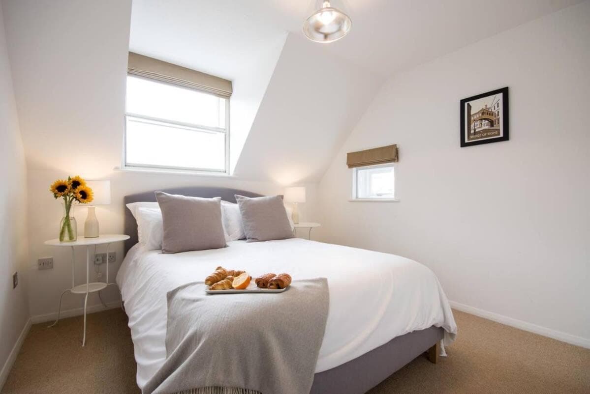 Modern Apartment in the Heart of Oxford with Secure Underground Parking