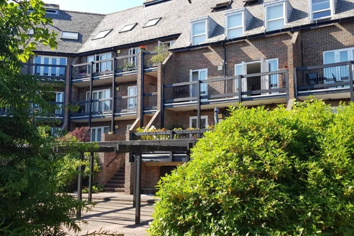Modern Apartment in the Heart of Oxford with Secure Underground Parking