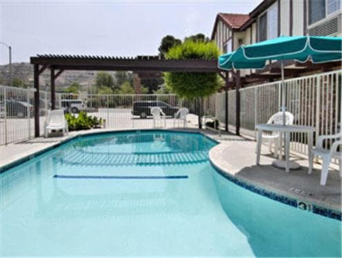 Super 8 by Wyndham Santa Clarita/Valencia