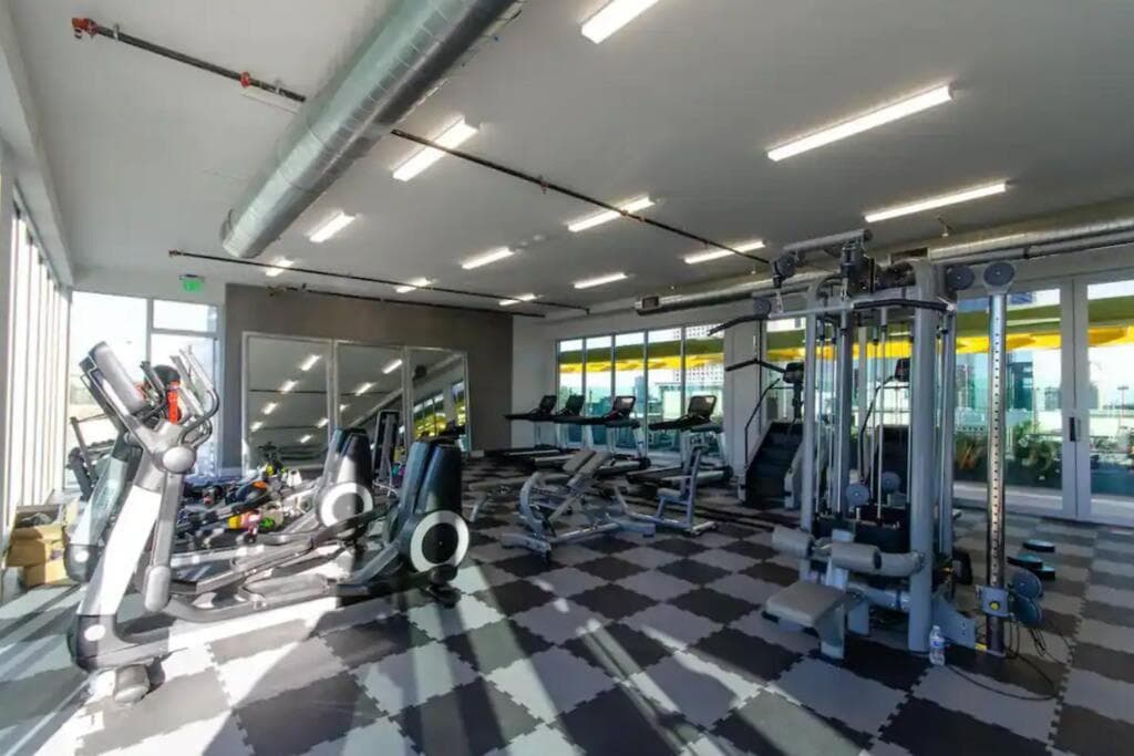 Cozy 3bed Condo with balcony & a rooftop pool
