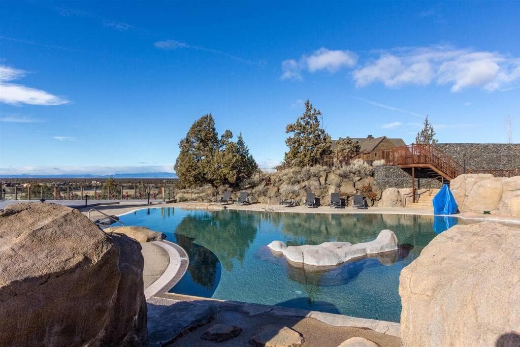 Luxurious Home Beautiful Views Family Friendly