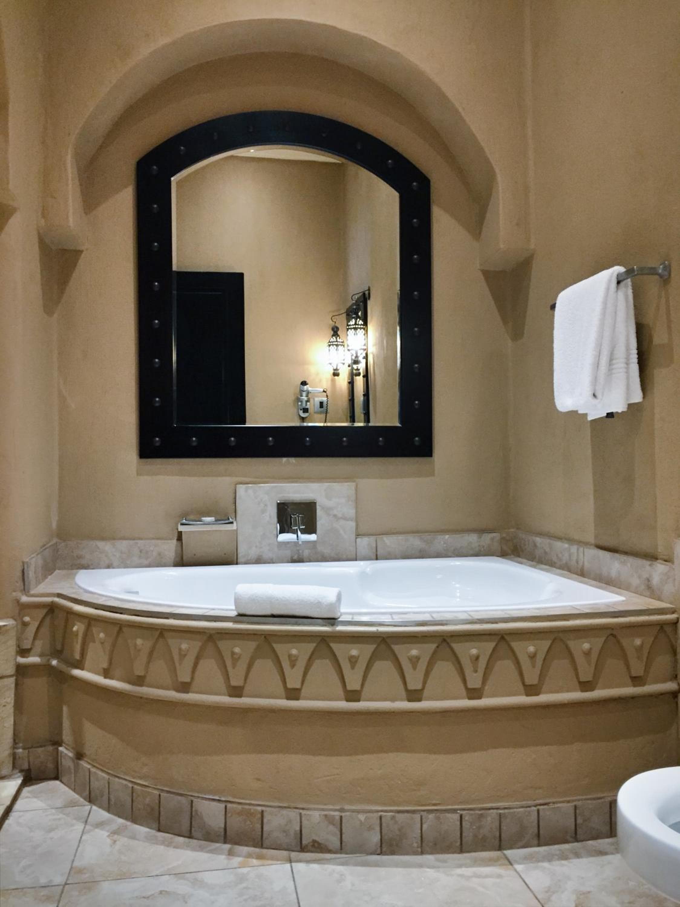 Tayfin Royale Hotel & Conference Centre