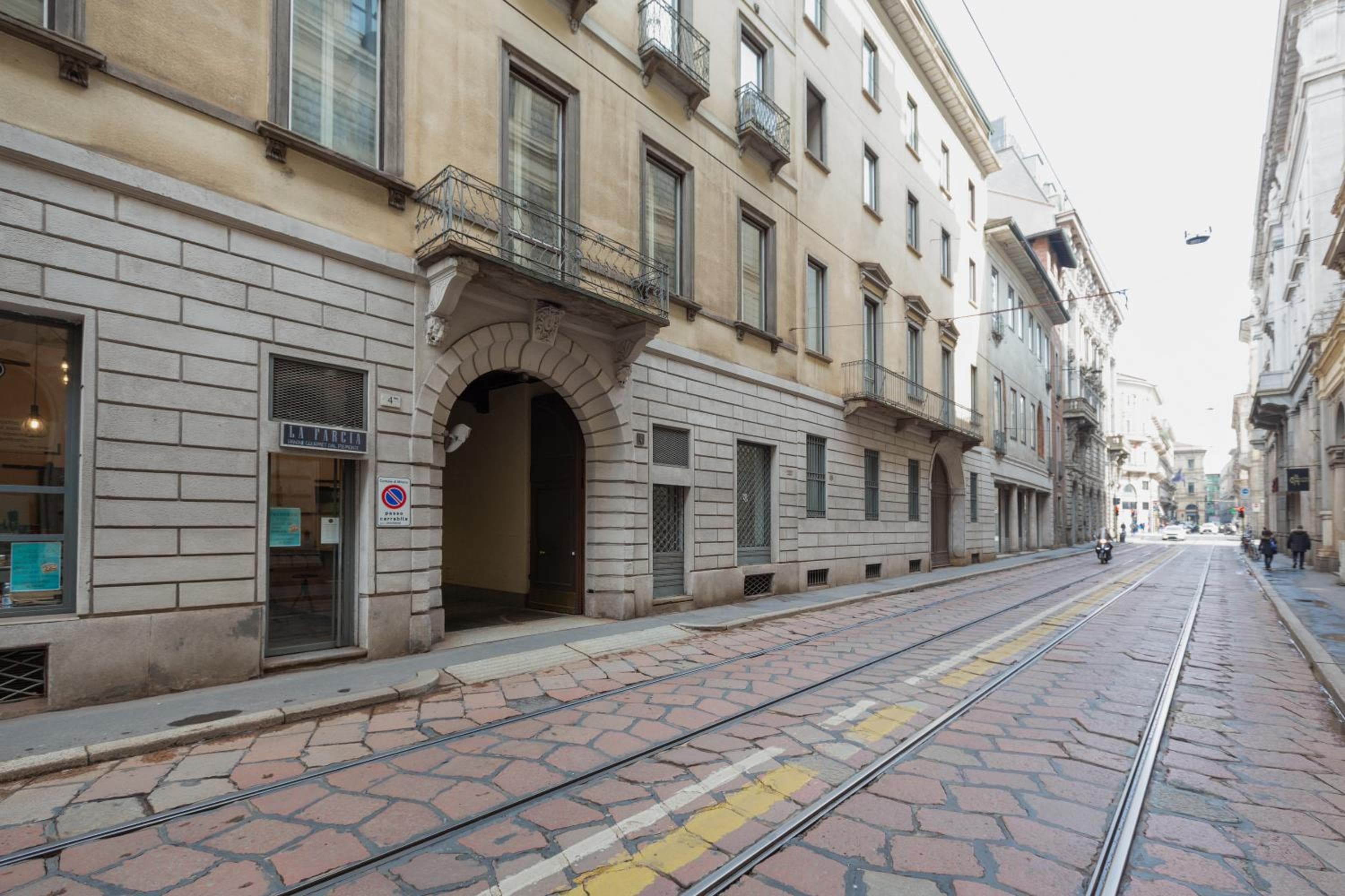 GuestHost - Cordusio Enchanting Apartment