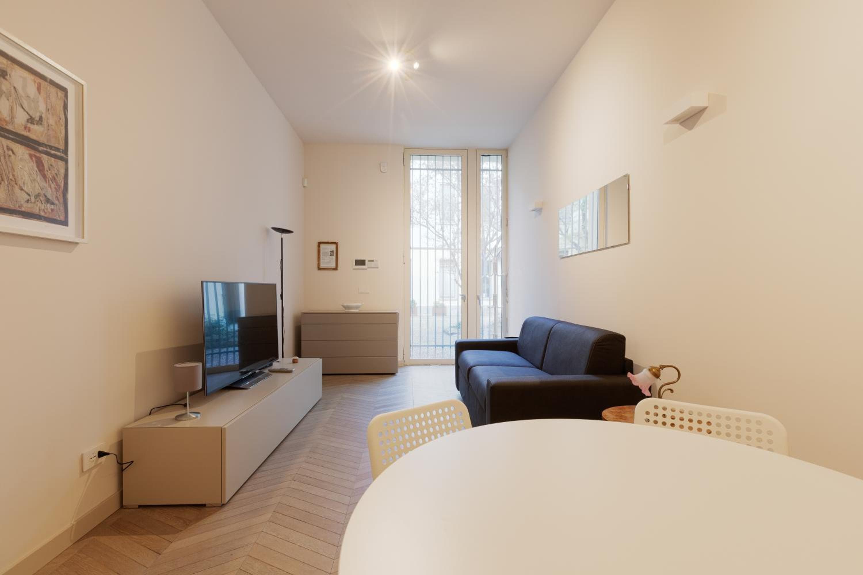 GuestHost - Cordusio Enchanting Apartment