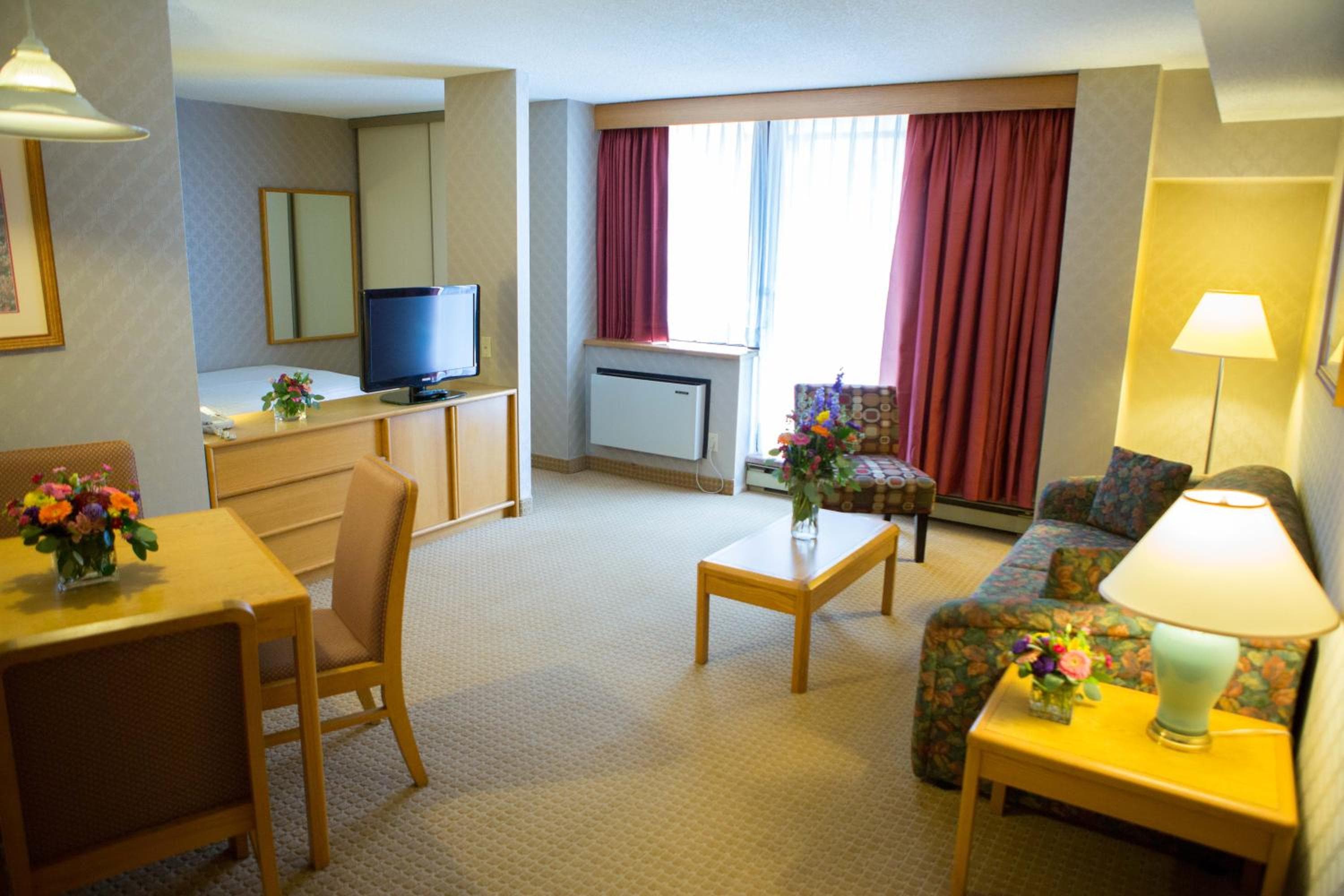Cartier Place Suite Hotel