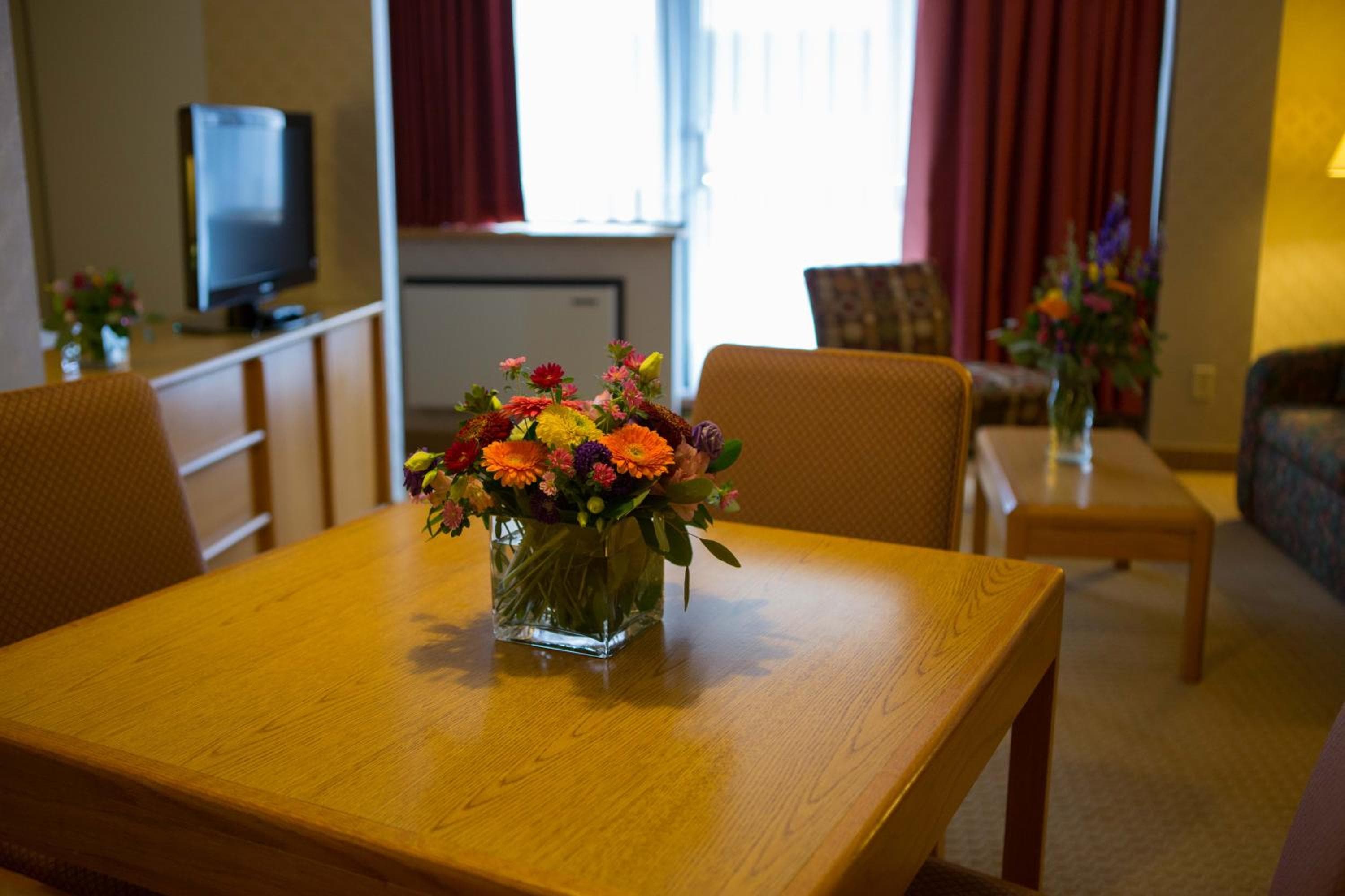 Cartier Place Suite Hotel