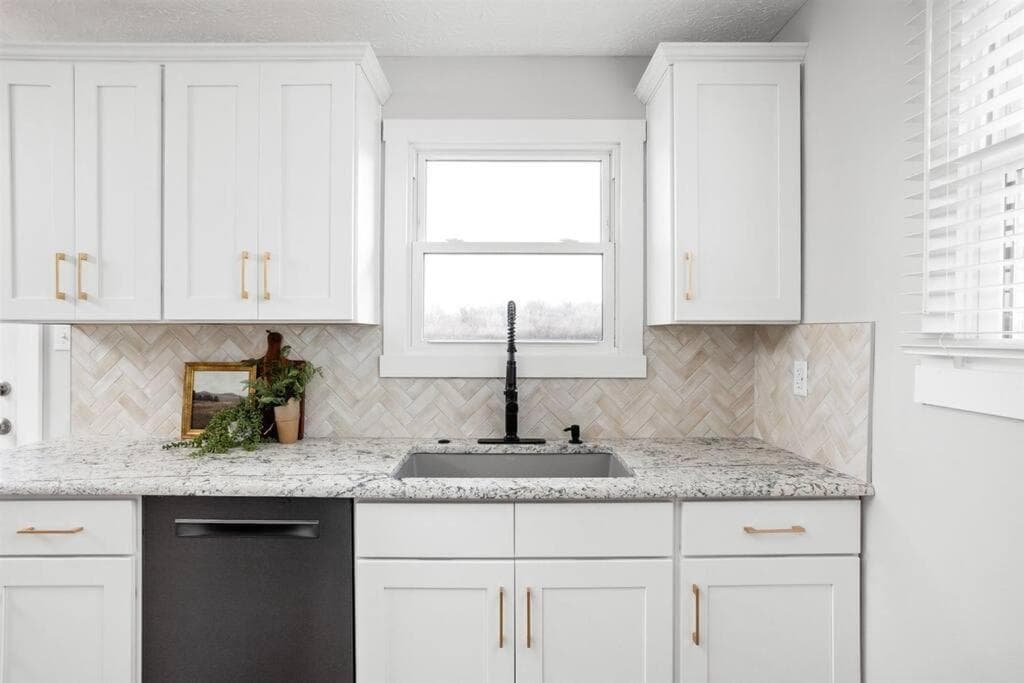 Newly Renovated Retreat 30mins to Downtown Indy