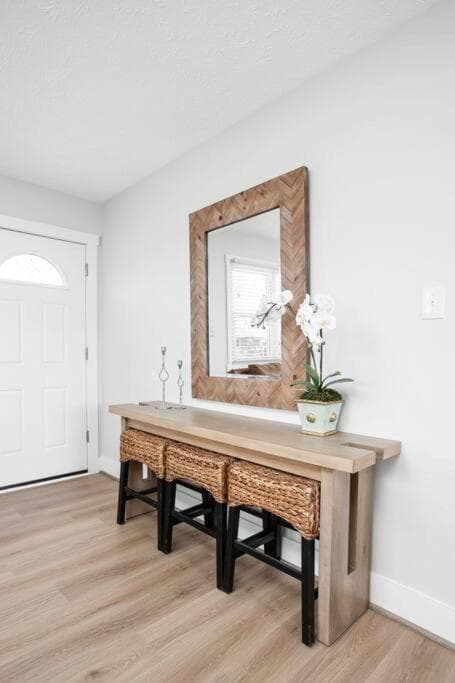 Newly Renovated Retreat 30mins to Downtown Indy