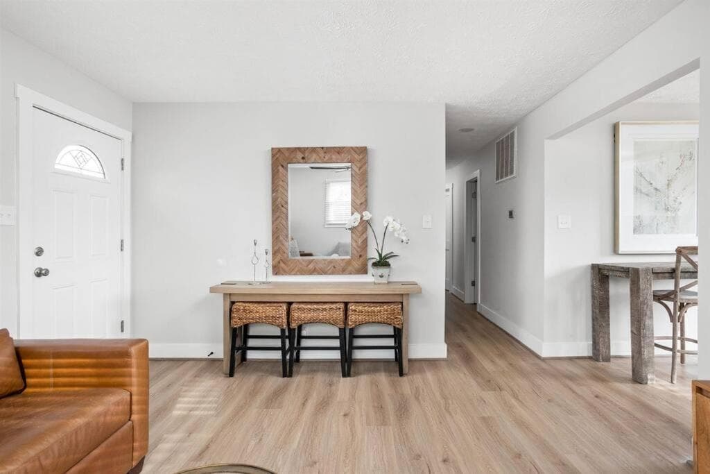 Newly Renovated Retreat 30mins to Downtown Indy