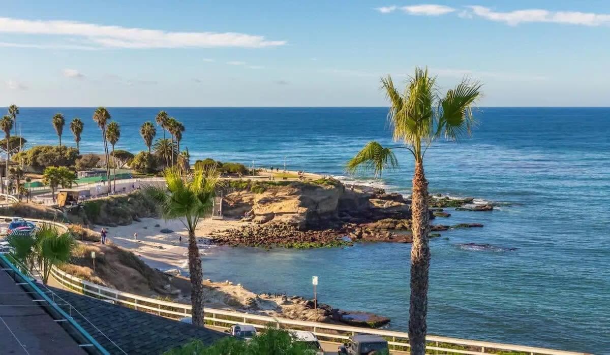 La Jolla Cove-Oceanfront 5600SF 3BR+Loft 5BA House best Villiage location walk everywhere