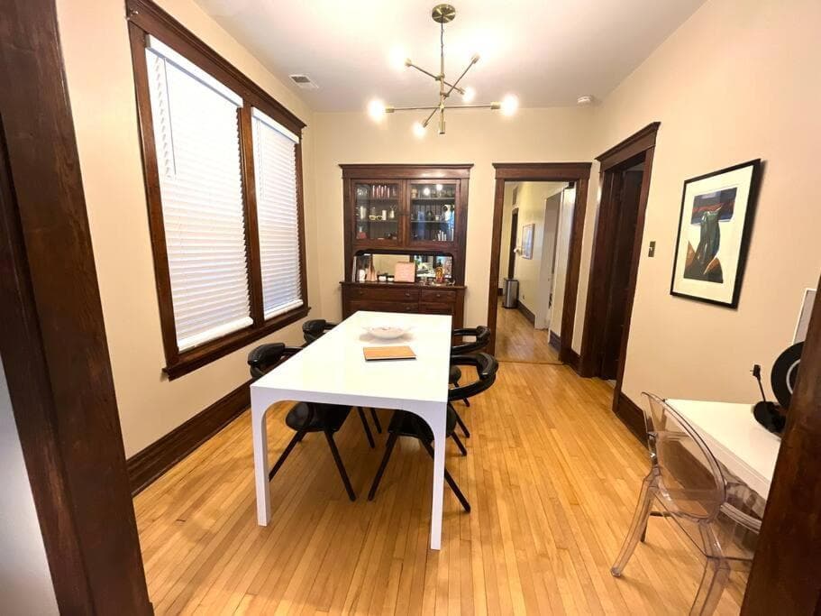 Irving Park updated vintage top unit 2-flat
