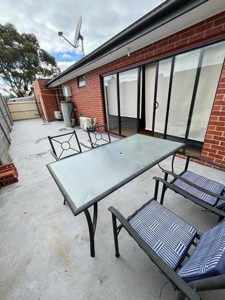 Spacious & Sunny 2BR with garage,11 min to airport