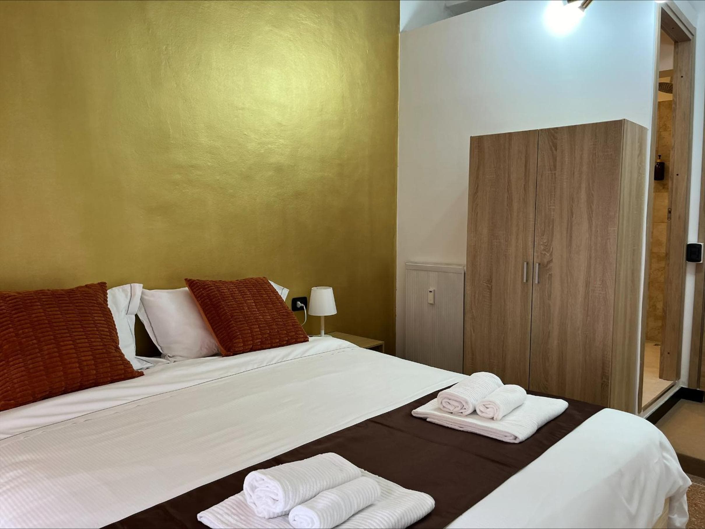 Genova Gold Rooms