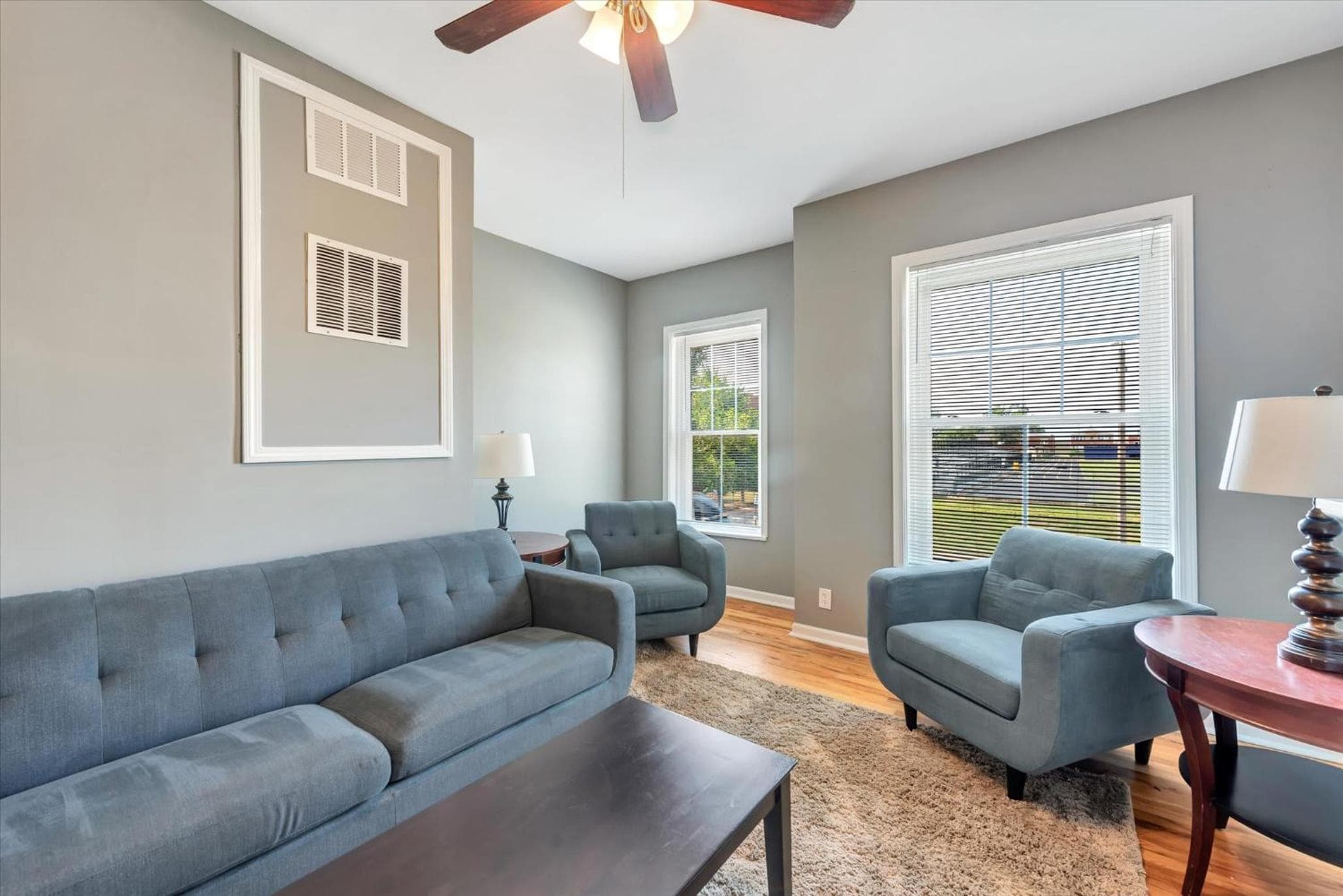 Historic St Louis Community living with 4 queen beds