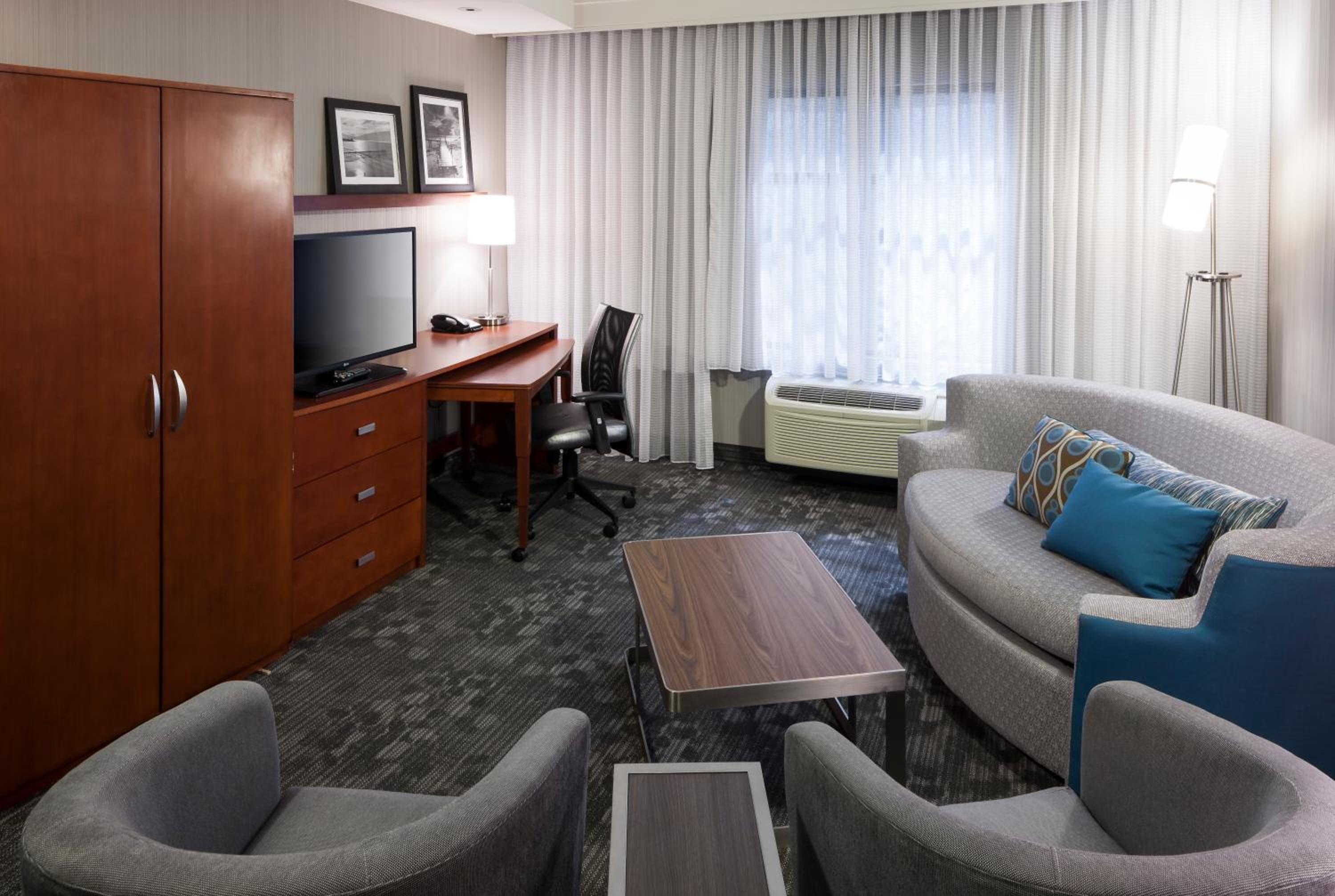 Courtyard by Marriott Santa Clarita Valencia