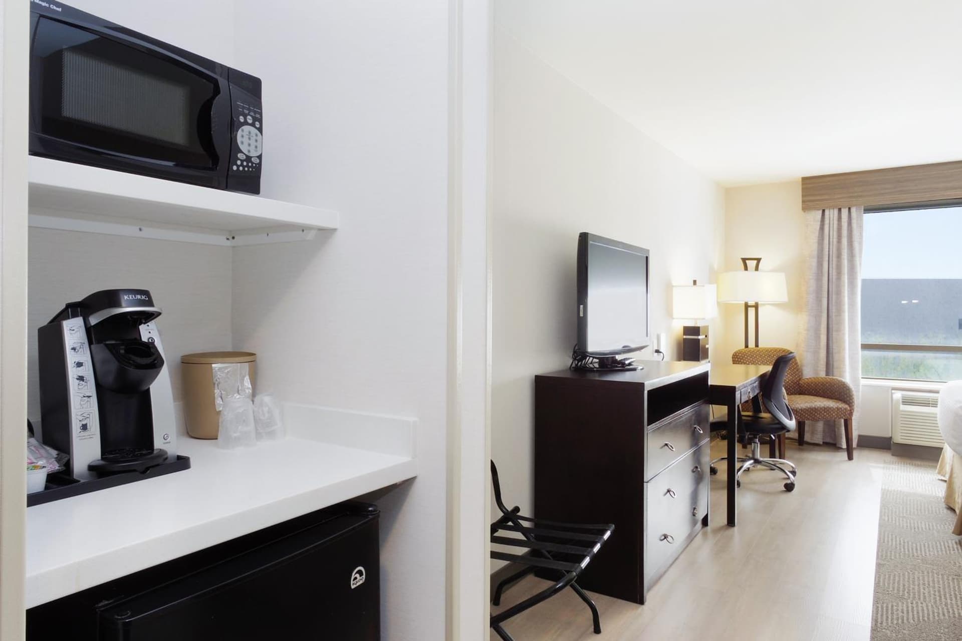 Holiday Inn & Suites Phoenix Airport by IHG