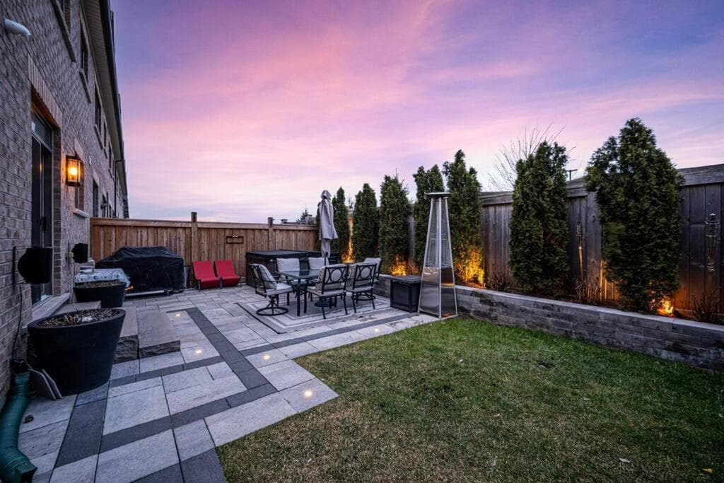 Luxurious Town Home in Bolton w. Hotub