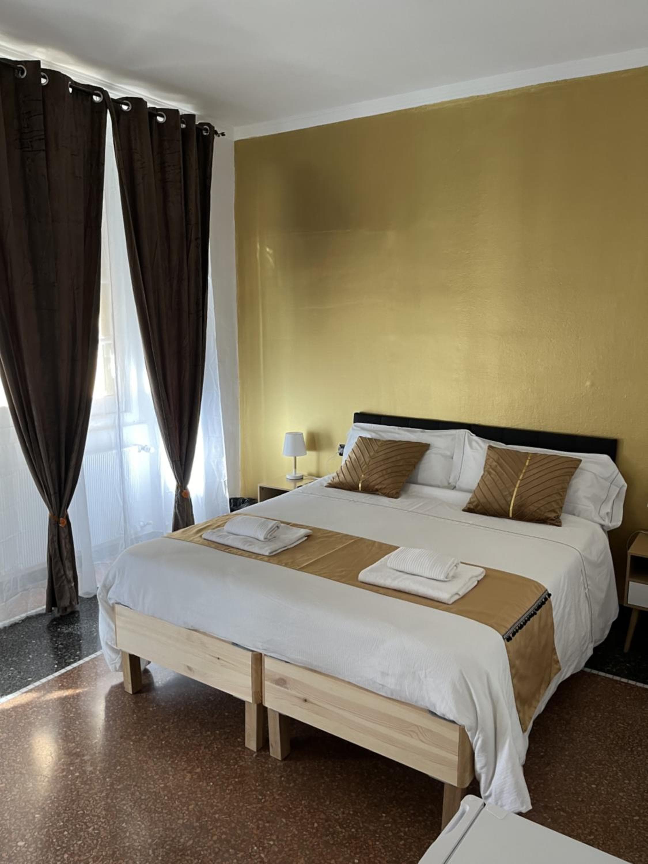 Genova Gold Rooms