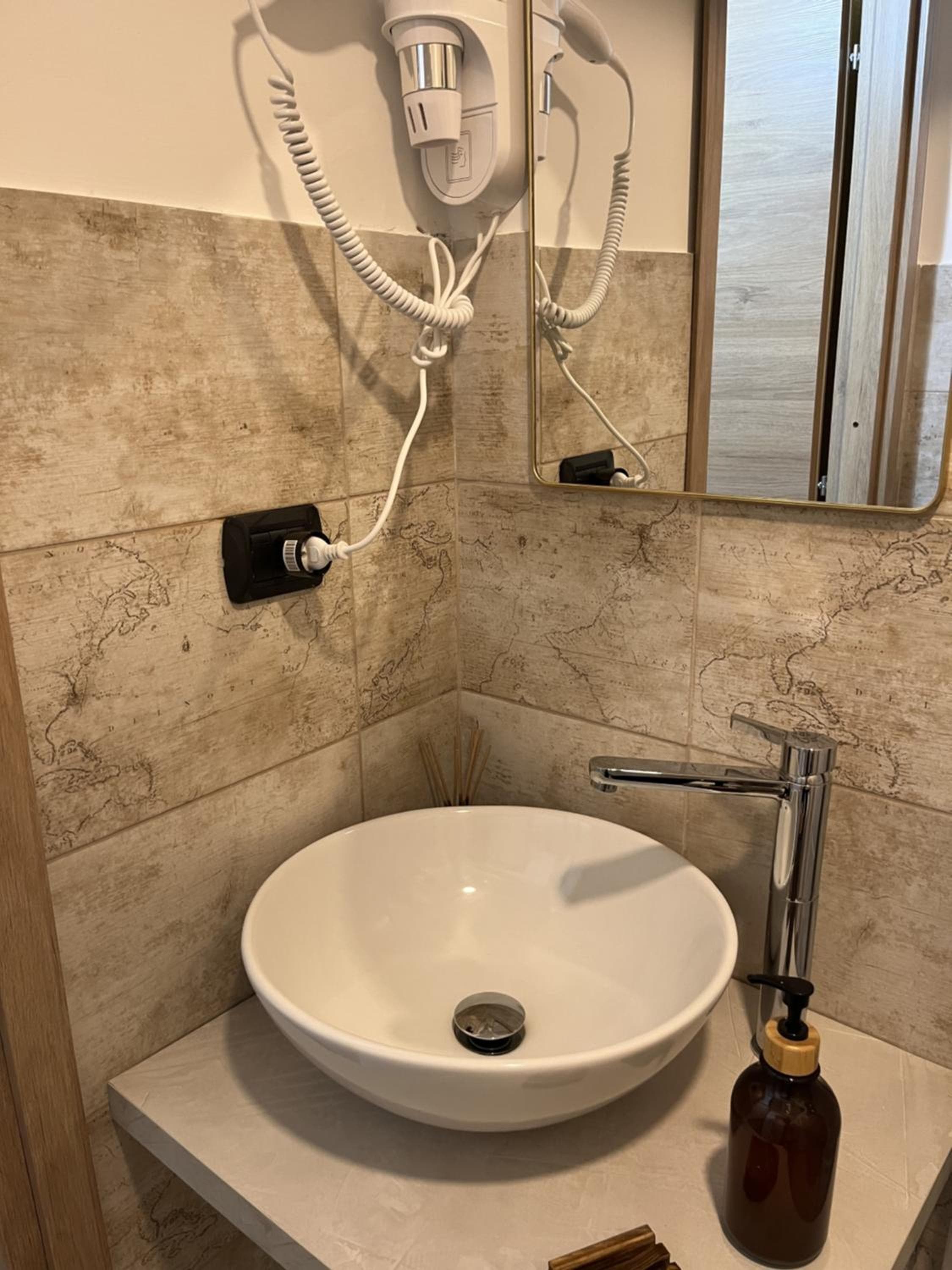 Genova Gold Rooms