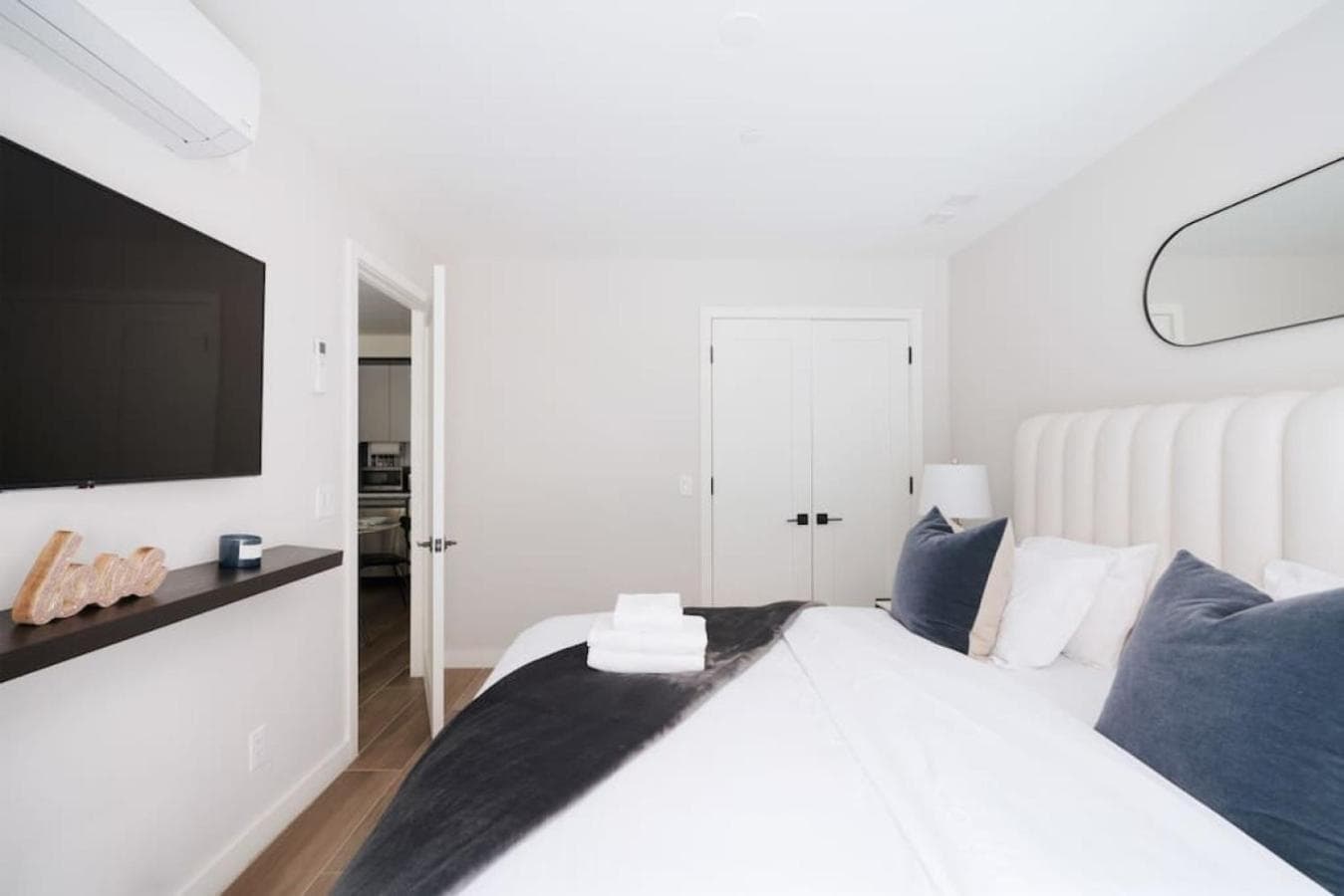 Massive 1BR w Private Patio in Upper East Side