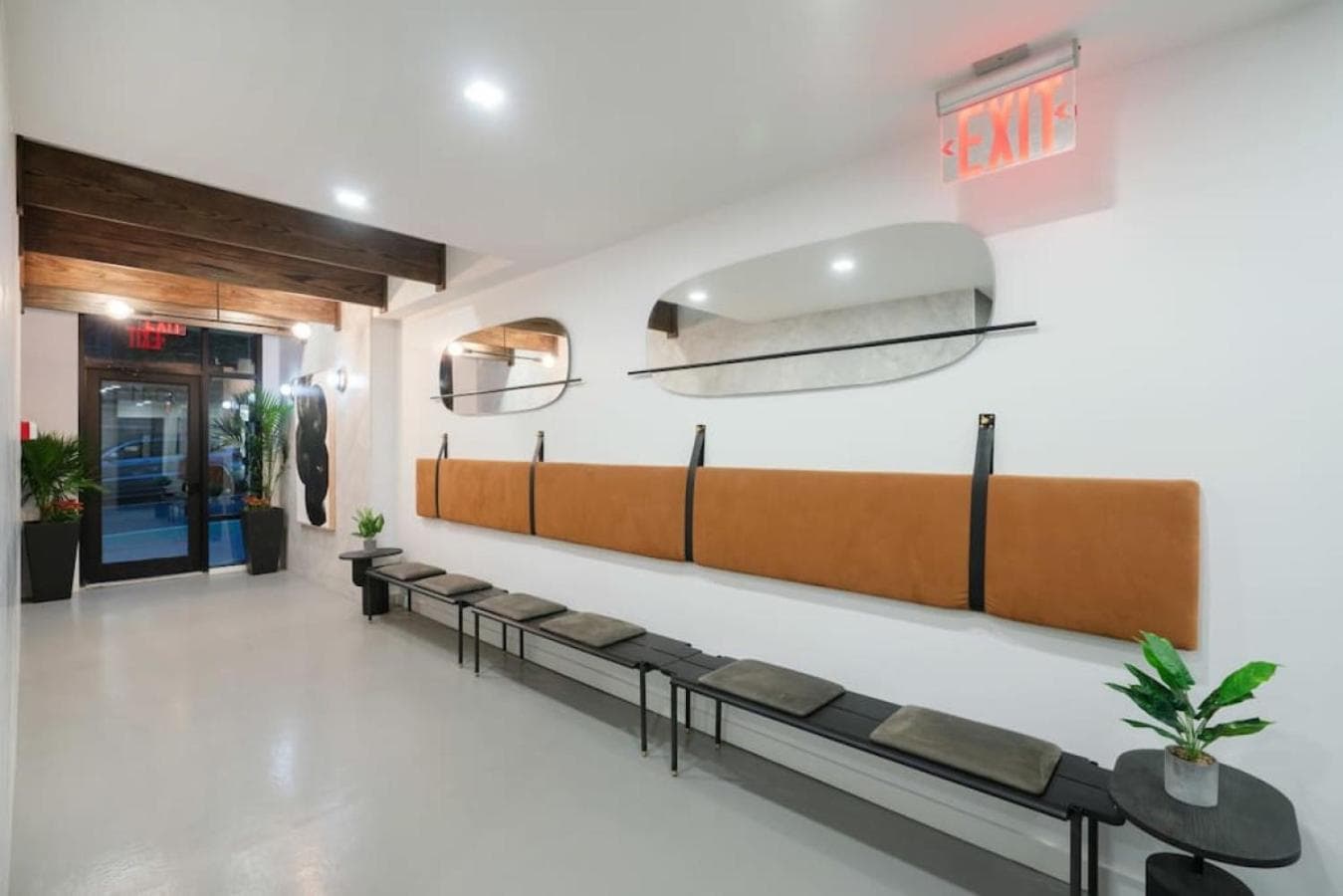Massive 1BR w Private Patio in Upper East Side