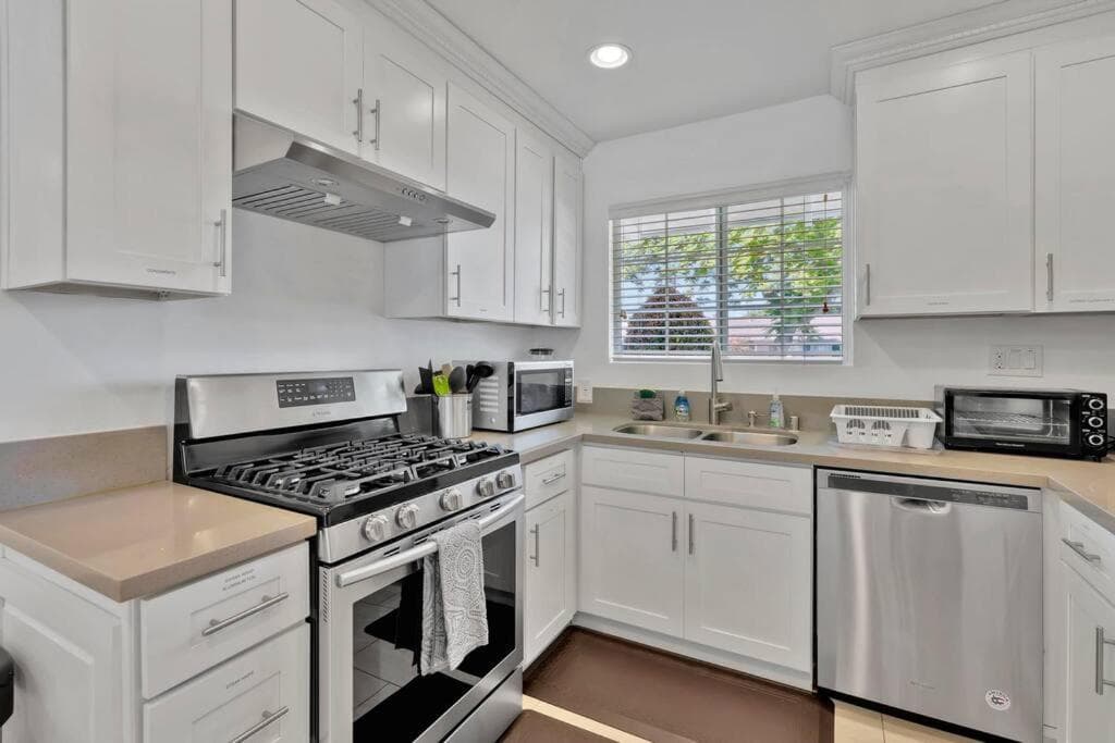 New cheerful villa, Pool, Spa, Mini Golf, Game room, Fire pit next to Disneyland