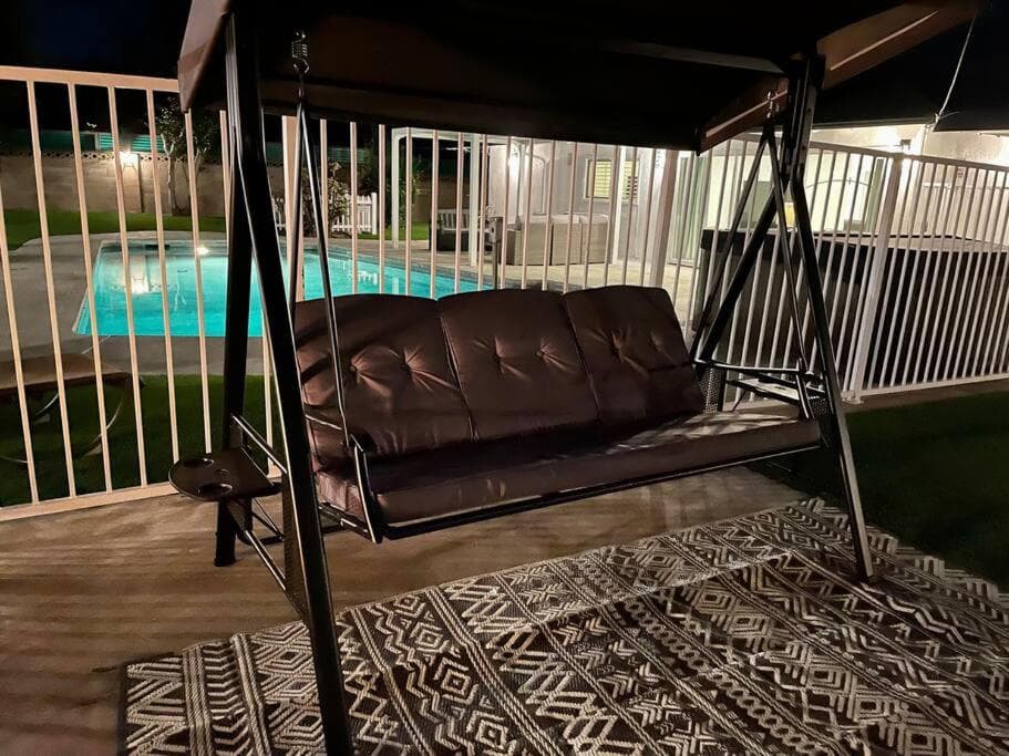 New cheerful villa, Pool, Spa, Mini Golf, Game room, Fire pit next to Disneyland