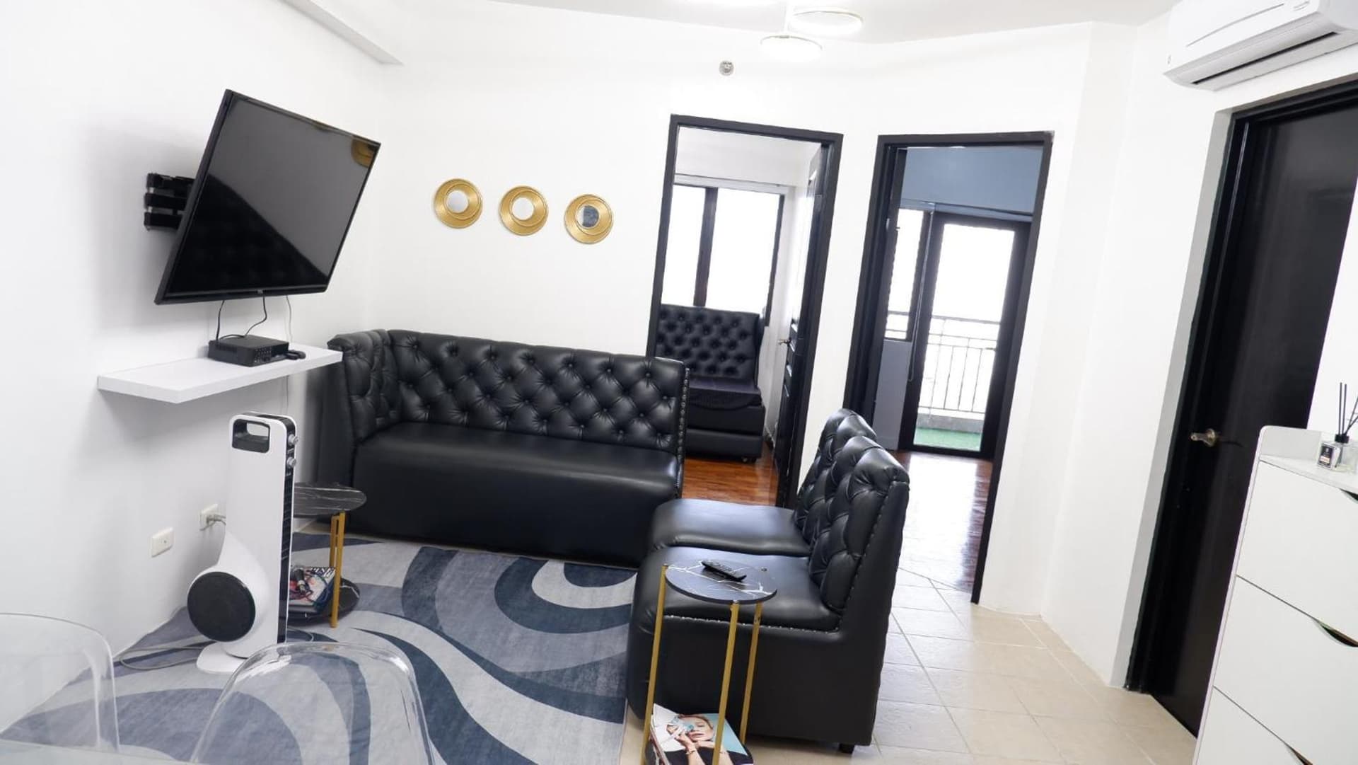 2BR near BGC & Makati. Karaoke, Netflix, Amazon Prime